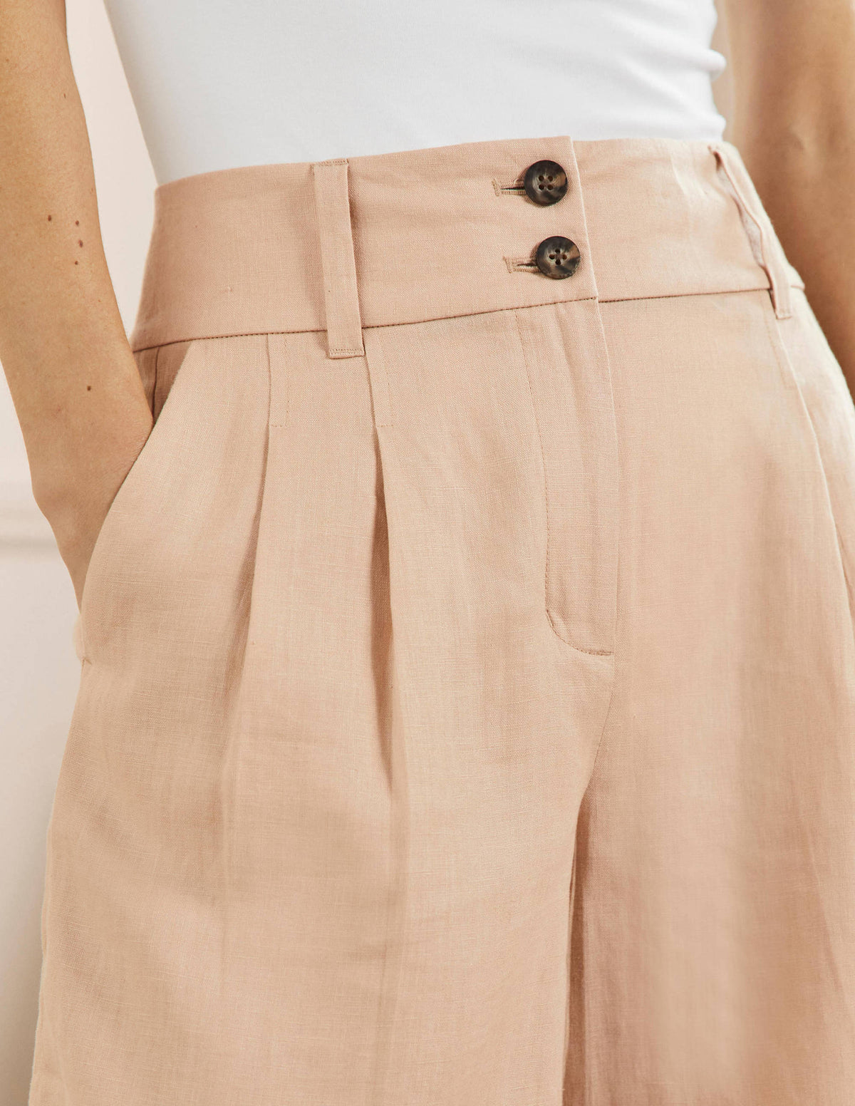 Leinenshorts mit Plisseefalten-Beige - Image 2