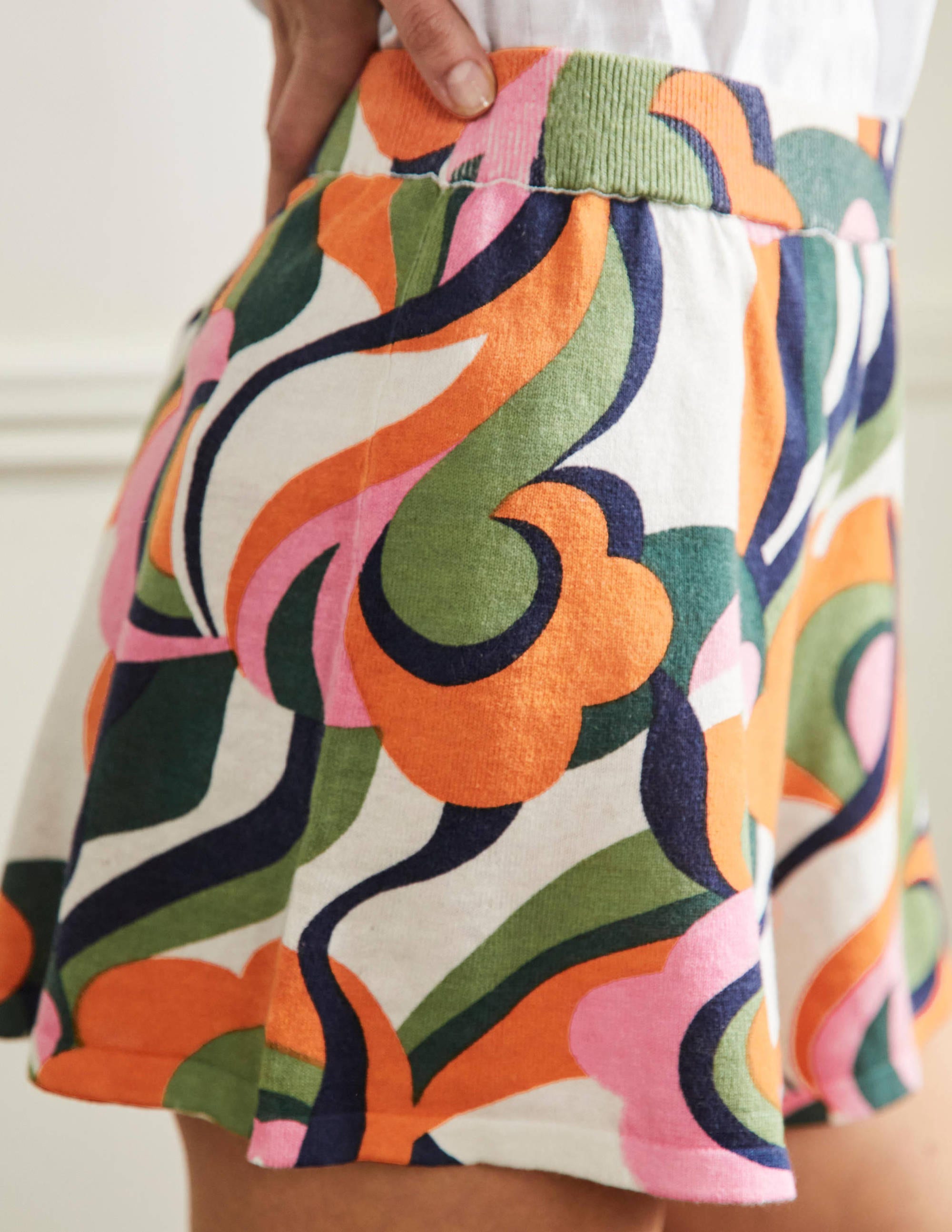 Cara Strickshorts-Abstraktes Wirbelmuster, Bunt - Image 2