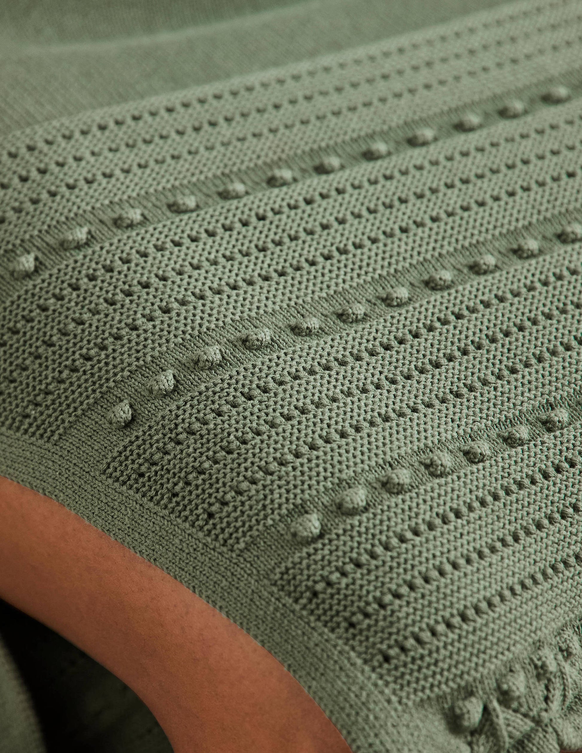 Strickrock mit Häkeldetails-Erlengrün-2