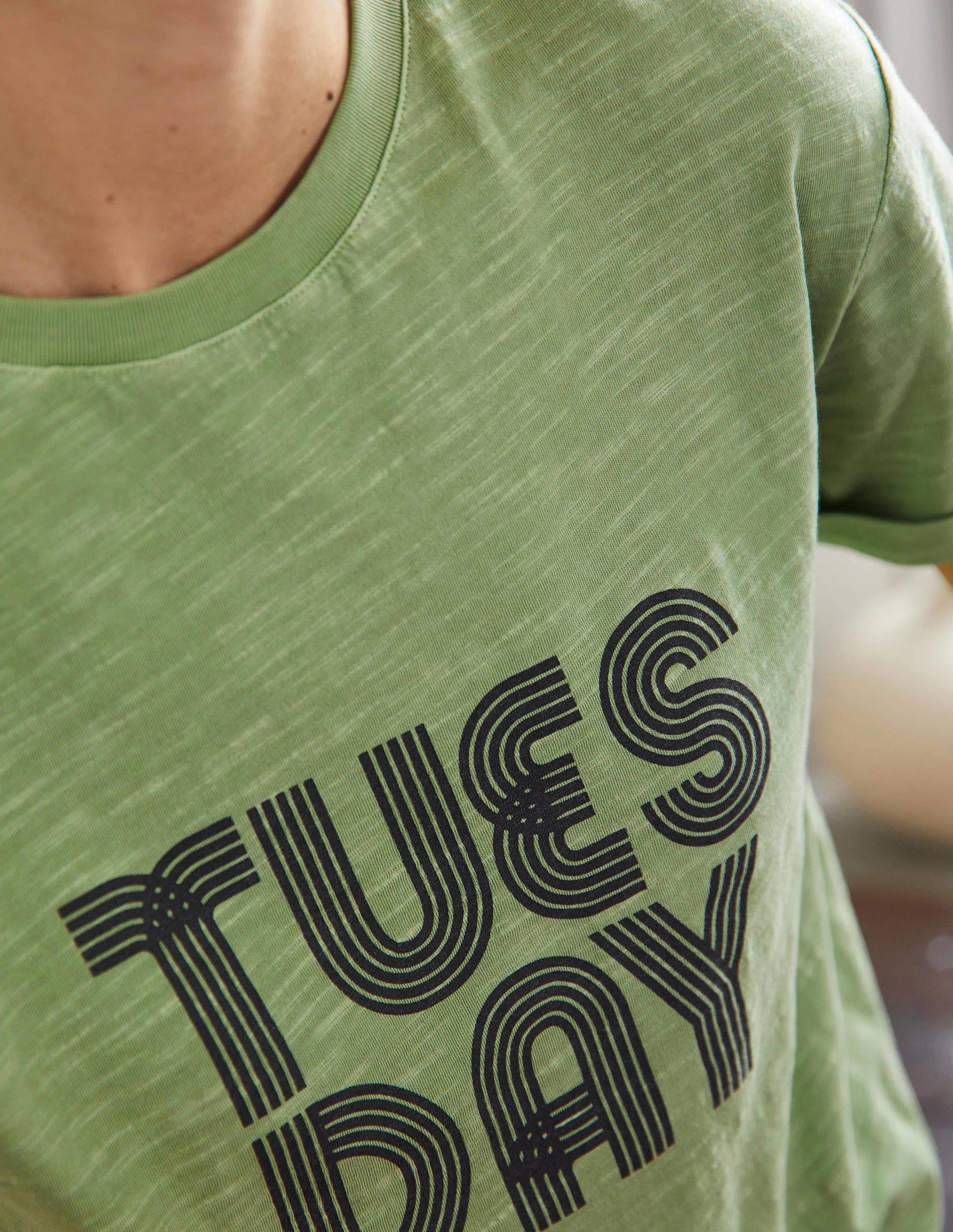 T-shirt avec revers aux manches-Basilic, mardi-2