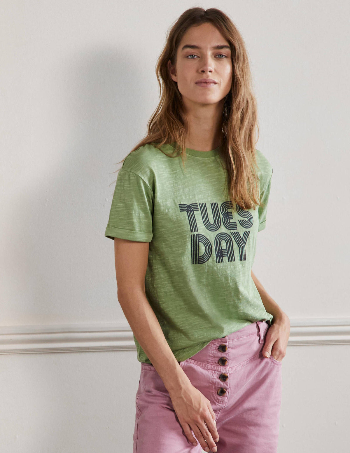 T-shirt avec revers aux manches-Basilic, mardi - Image 4
