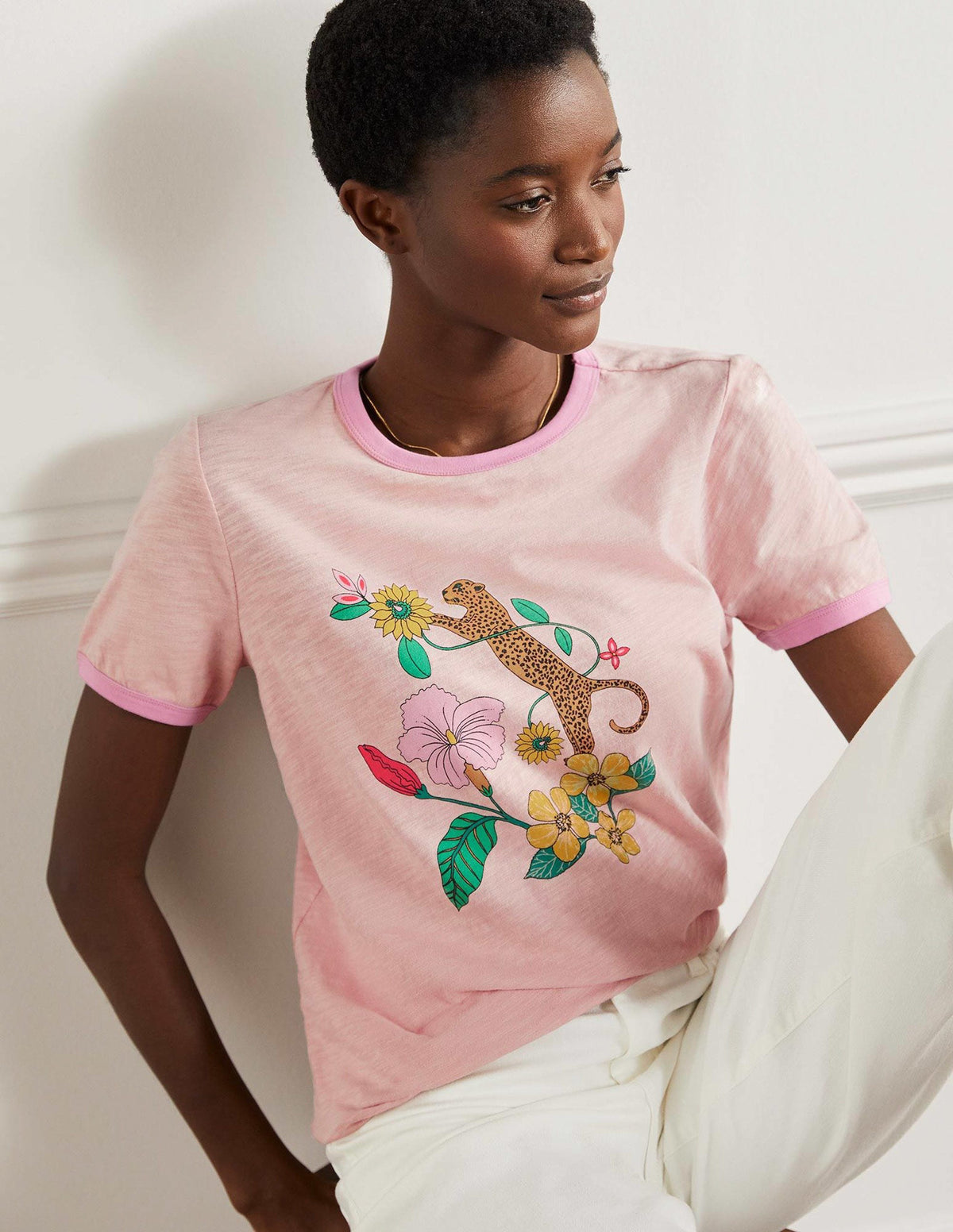Baumwoll-T-Shirt mit kontrastierenden Rippbündchen-Milchshake, Exotisches Paradies-5