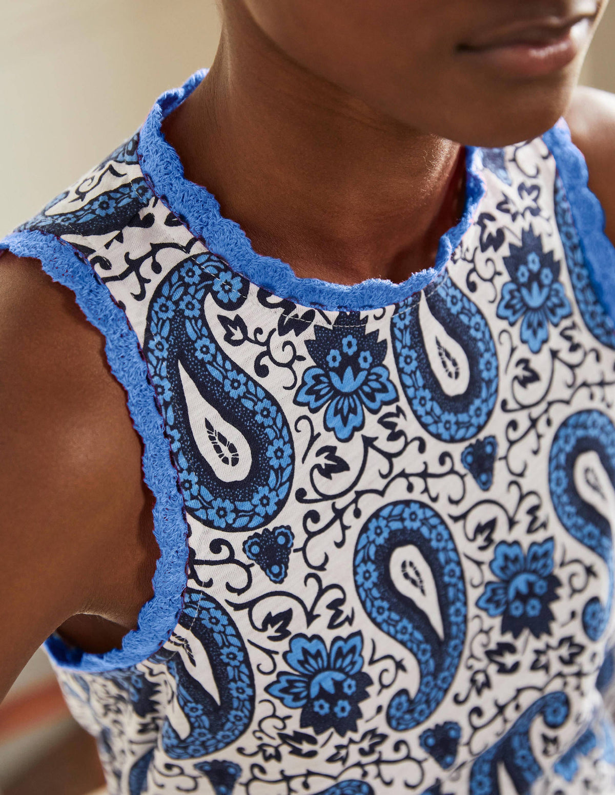 Jerseyoberteil mit Ziernähten-Blau, Bezauberndes Paisleymuster-2