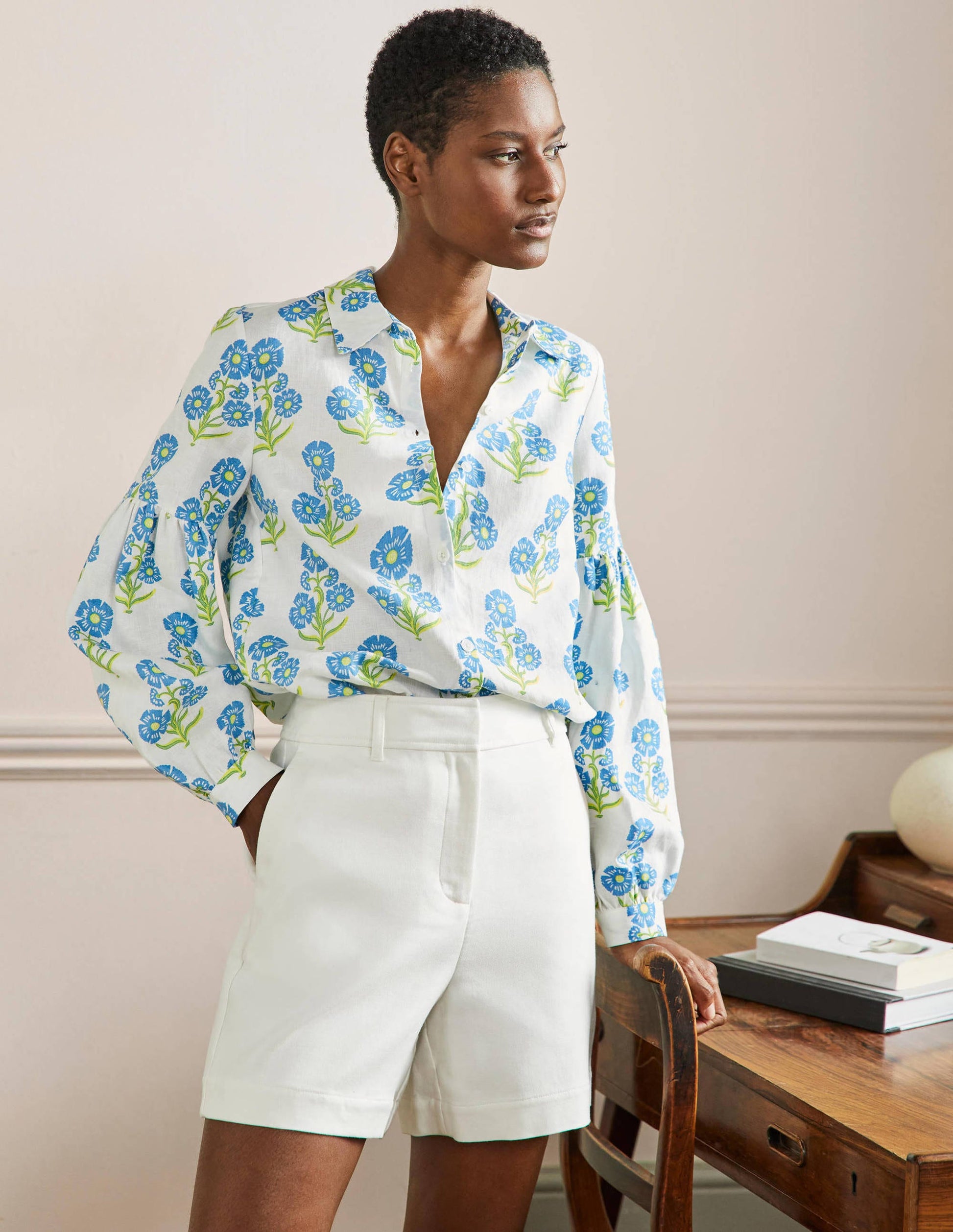 Anna Leinenhemd mit Blousonärmeln-Bahamasblau, Blumen-8