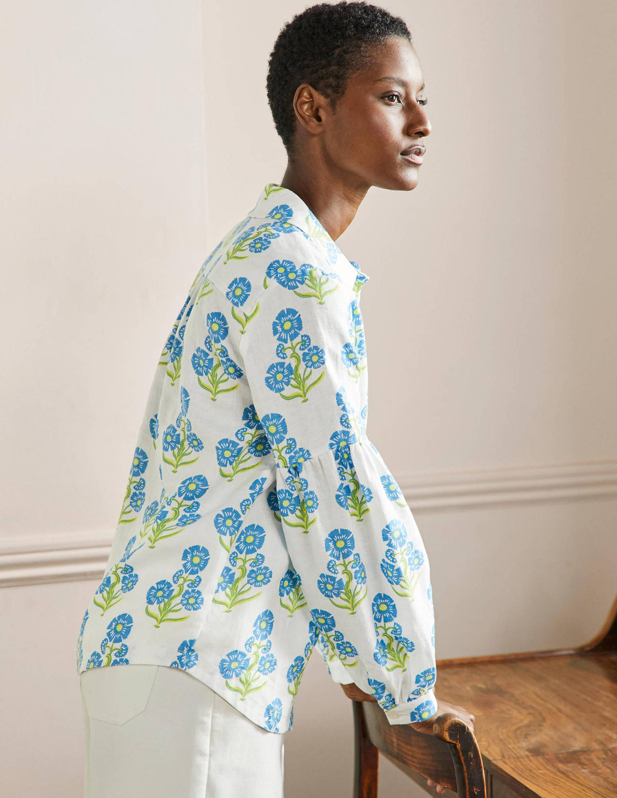 Anna Leinenhemd mit Blousonärmeln-Bahamasblau, Blumen-9