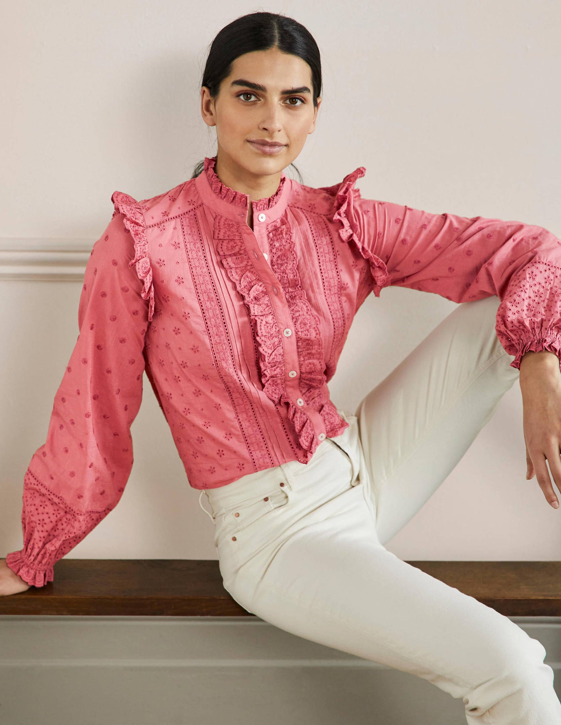 Iris Bluse mit Lochstickerei-Staubrot-1