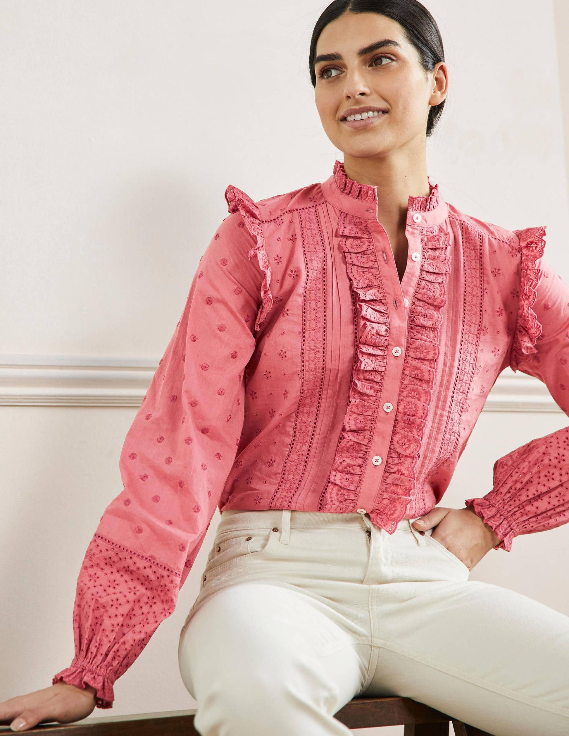 Iris Bluse mit Lochstickerei-Staubrot-5