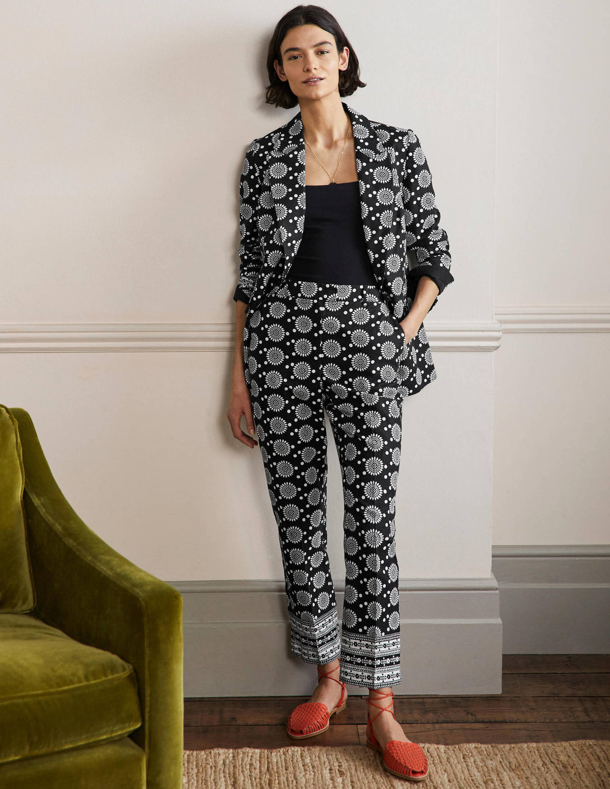 Thea Taillierter Leinenblazer-Schwarz, Geometrisches Sonnenmuster - Image 4