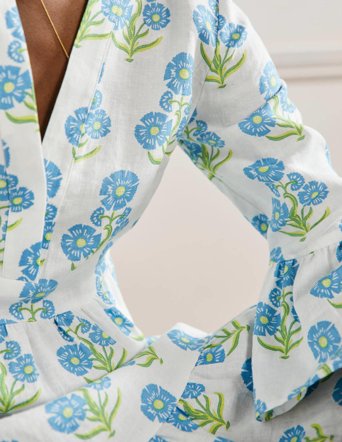 Lässiges Stufenkleid aus Leinen-Bahamasblau, Blumen/Holzschnittmuster-2