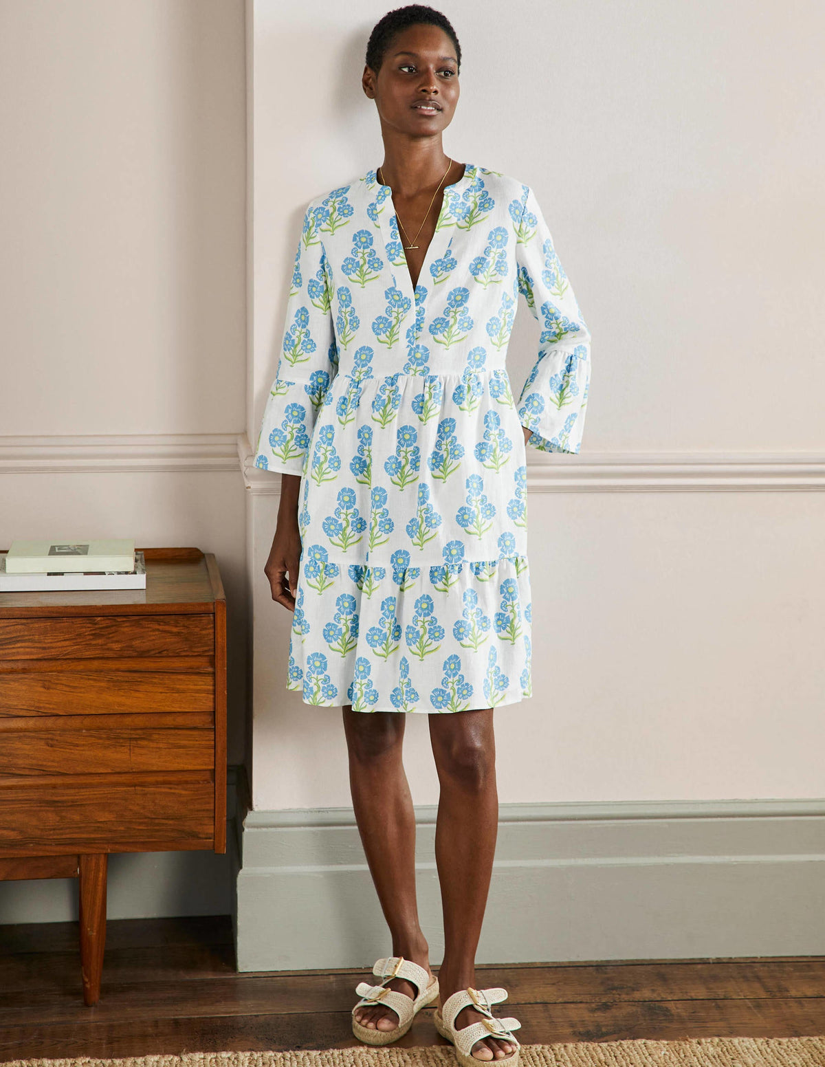 Lässiges Stufenkleid aus Leinen-Bahamasblau, Blumen/Holzschnittmuster - Image 4