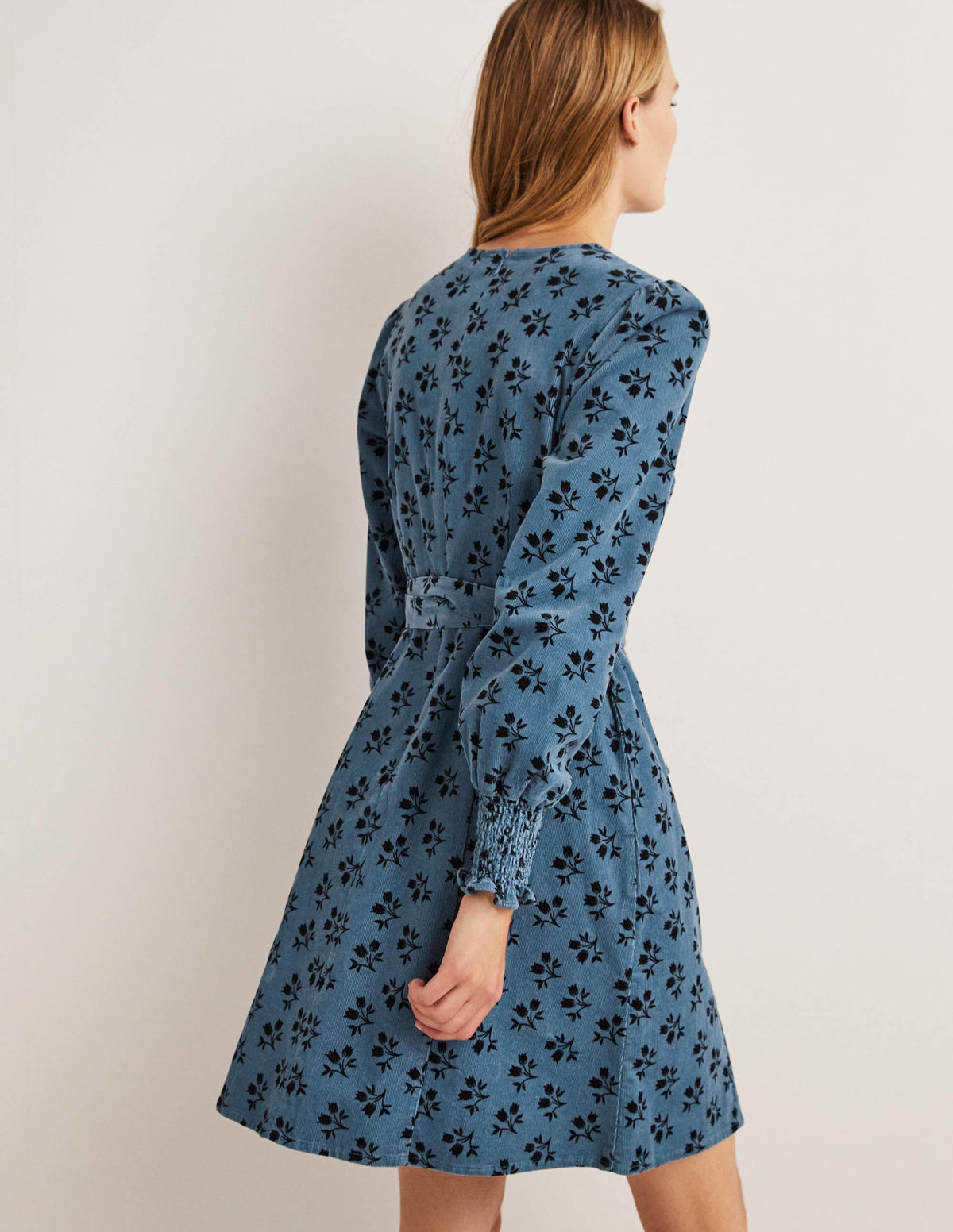 Cordkleid mit gesmokten Bündchen-Mittelblau, Blumenstrauß - Image 3