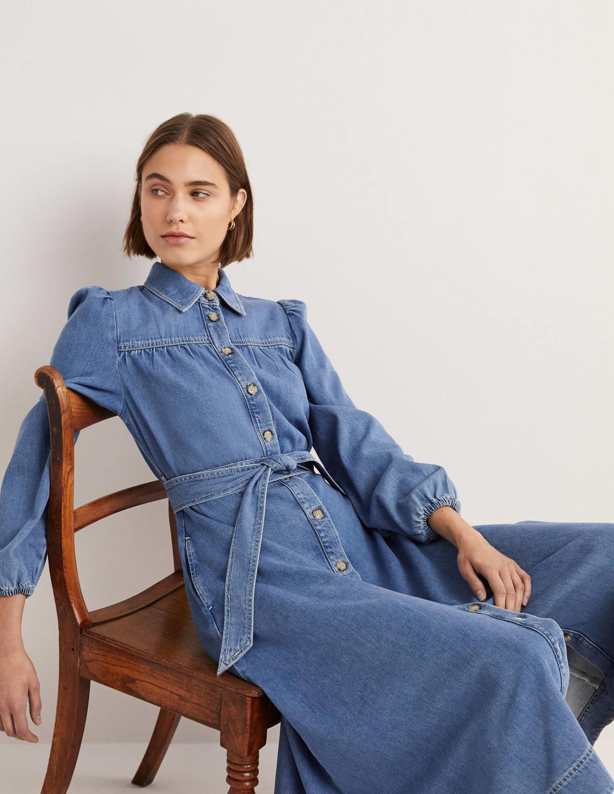 Midi-Hemdblusenkleid aus Denim-Light Denim - Image 1