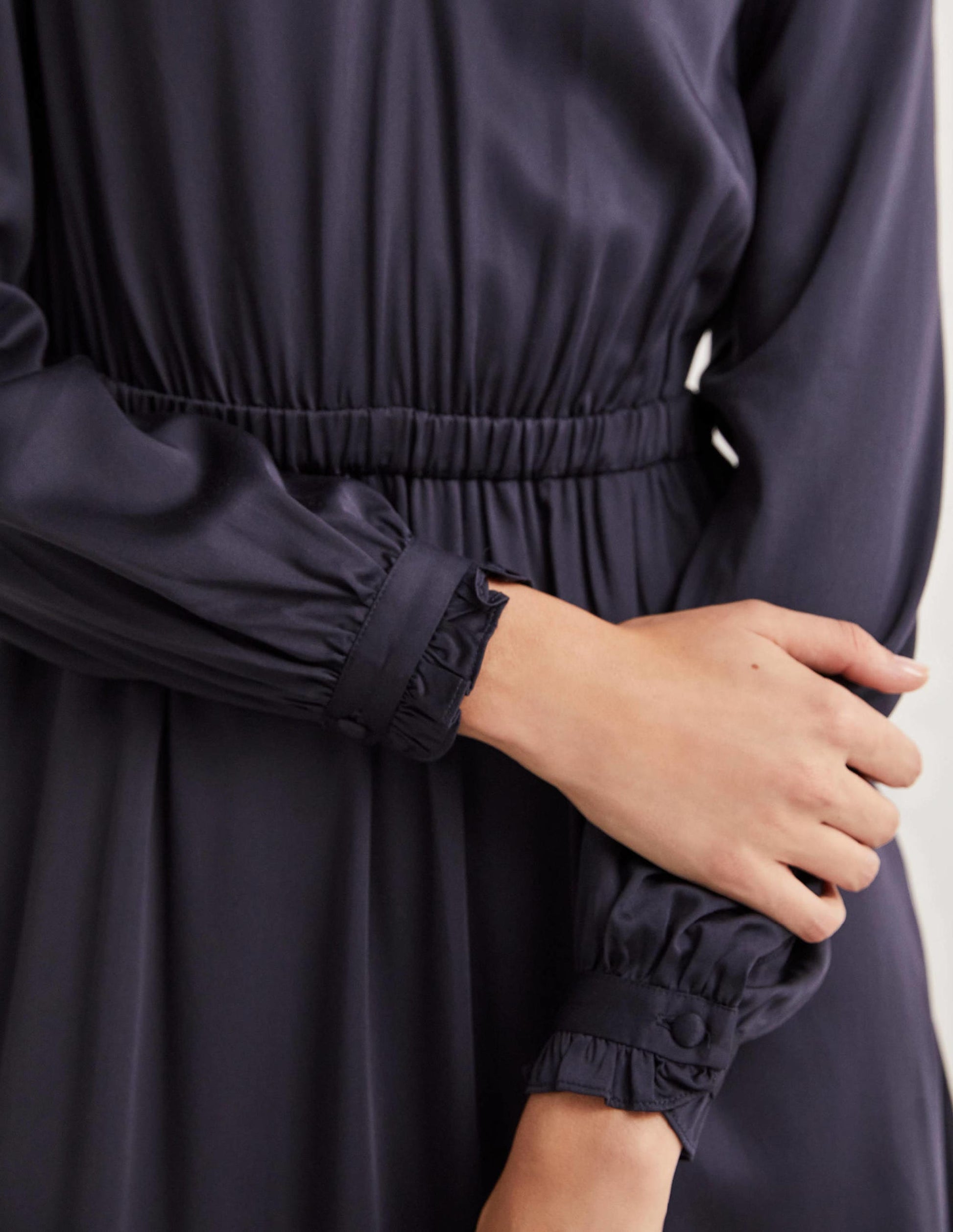 Satin-Midikleid mit Plisseefalten-Marineblau-2