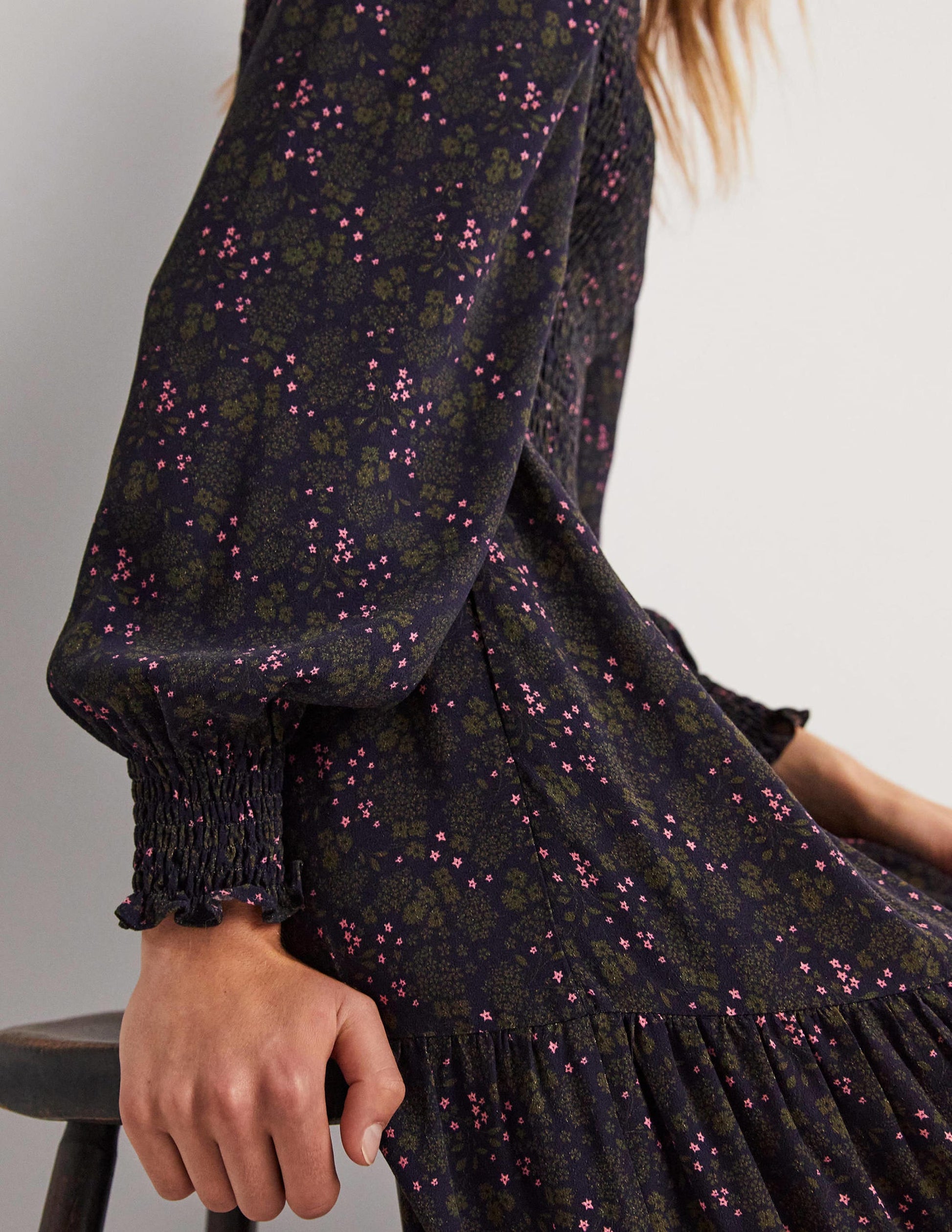 Gestuftes Midikleid mit Smokdetails-Navy, Präriegarten-2