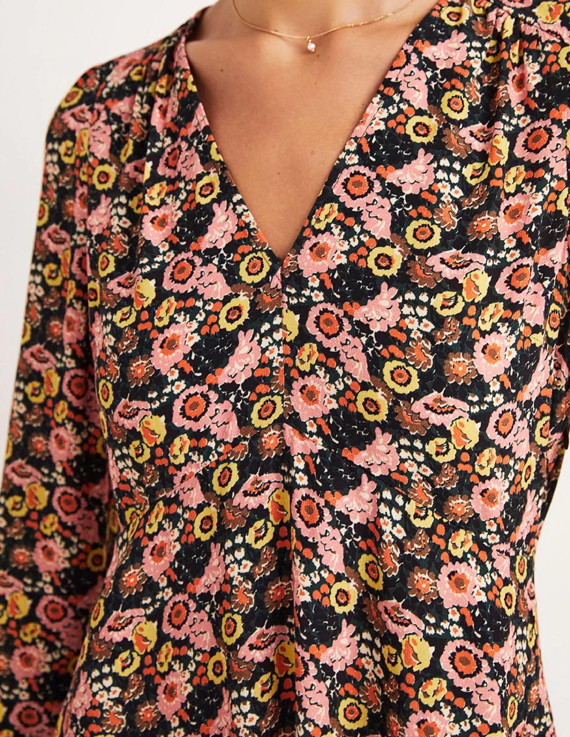 Kleid mit V-Ausschnitt-Mandelblütenrosa, Blumenillusion-2