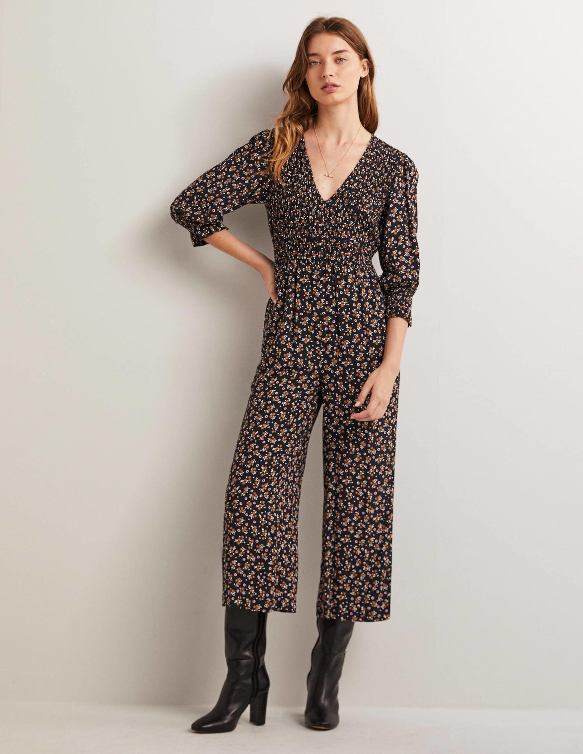 Jumpsuit mit gesmoktem Oberteil-Schwarz, Beerenzweig-5