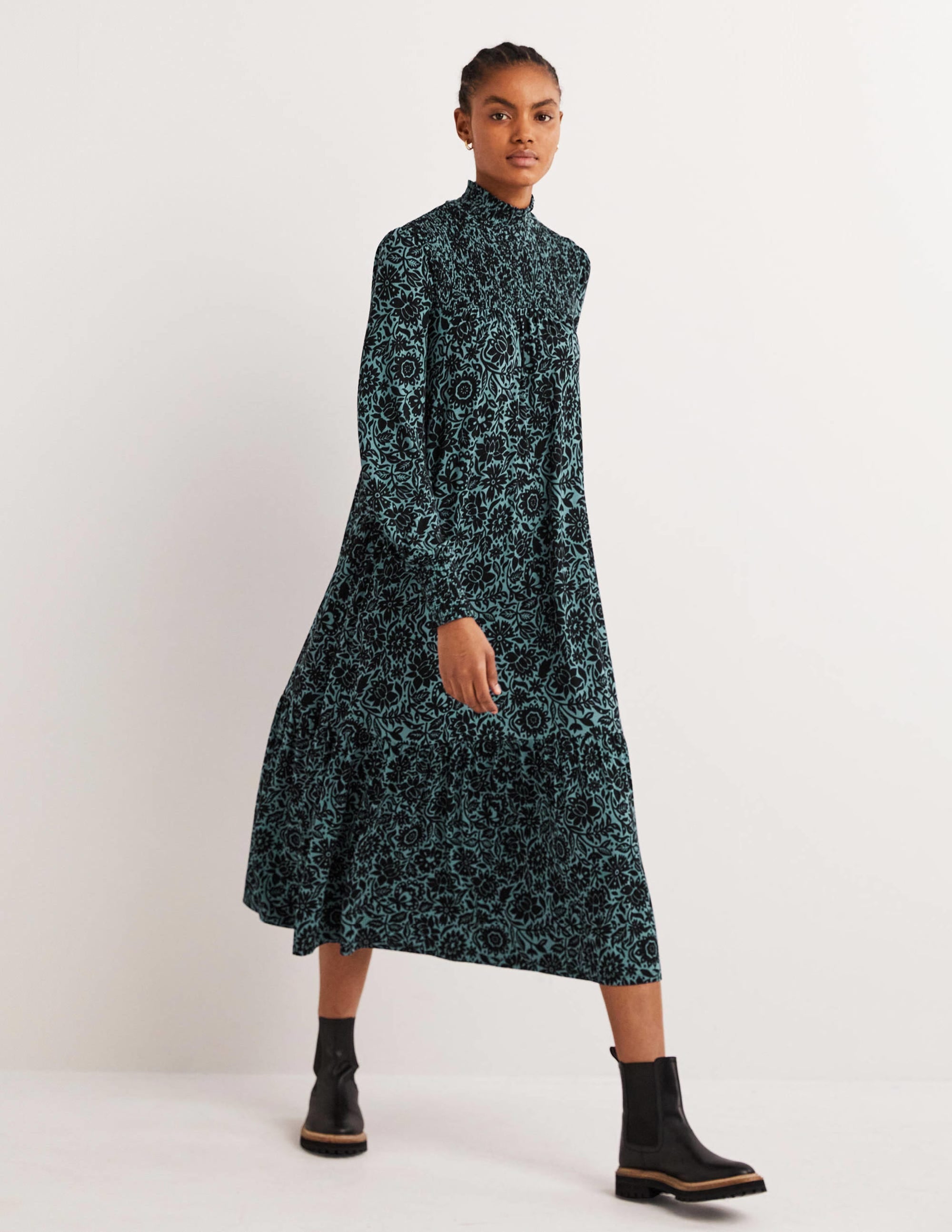 Jersey-Maxikleid mit hohem Kragen-Mittelblau, Blättriges Blumenmuster - Image 5