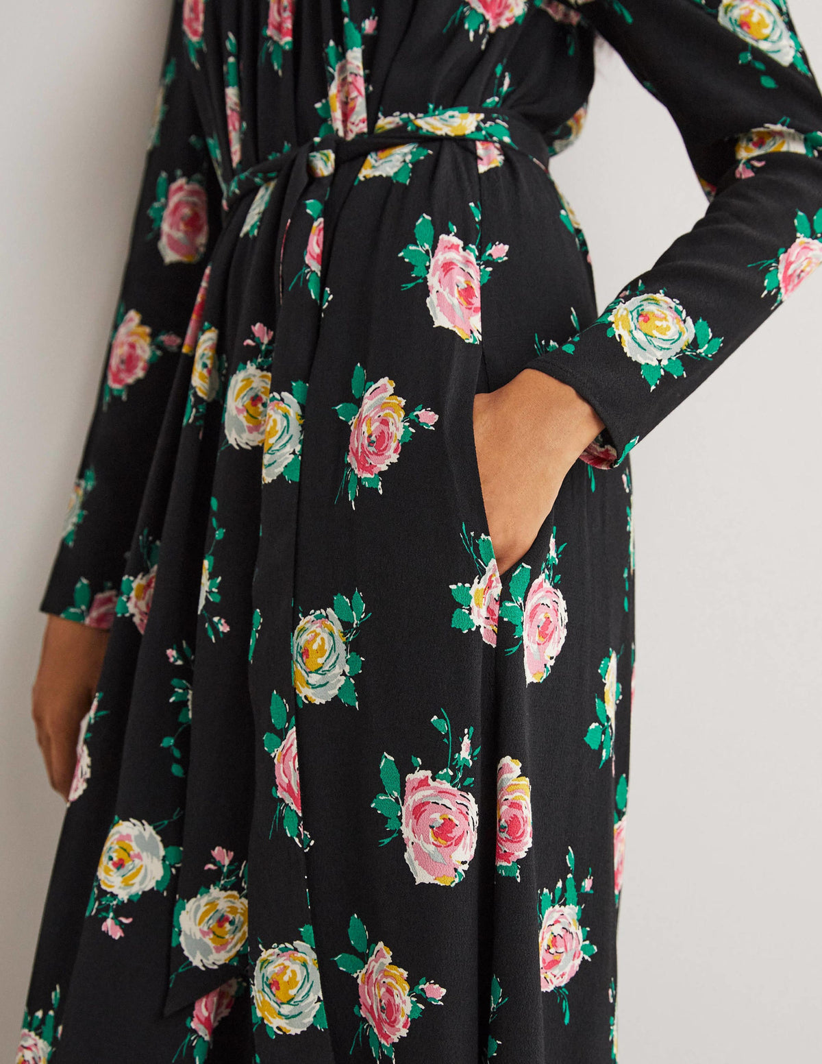 Maxikleid mit eckigem Ausschnitt-Schwarz, Gemalte Rosen - Image 2