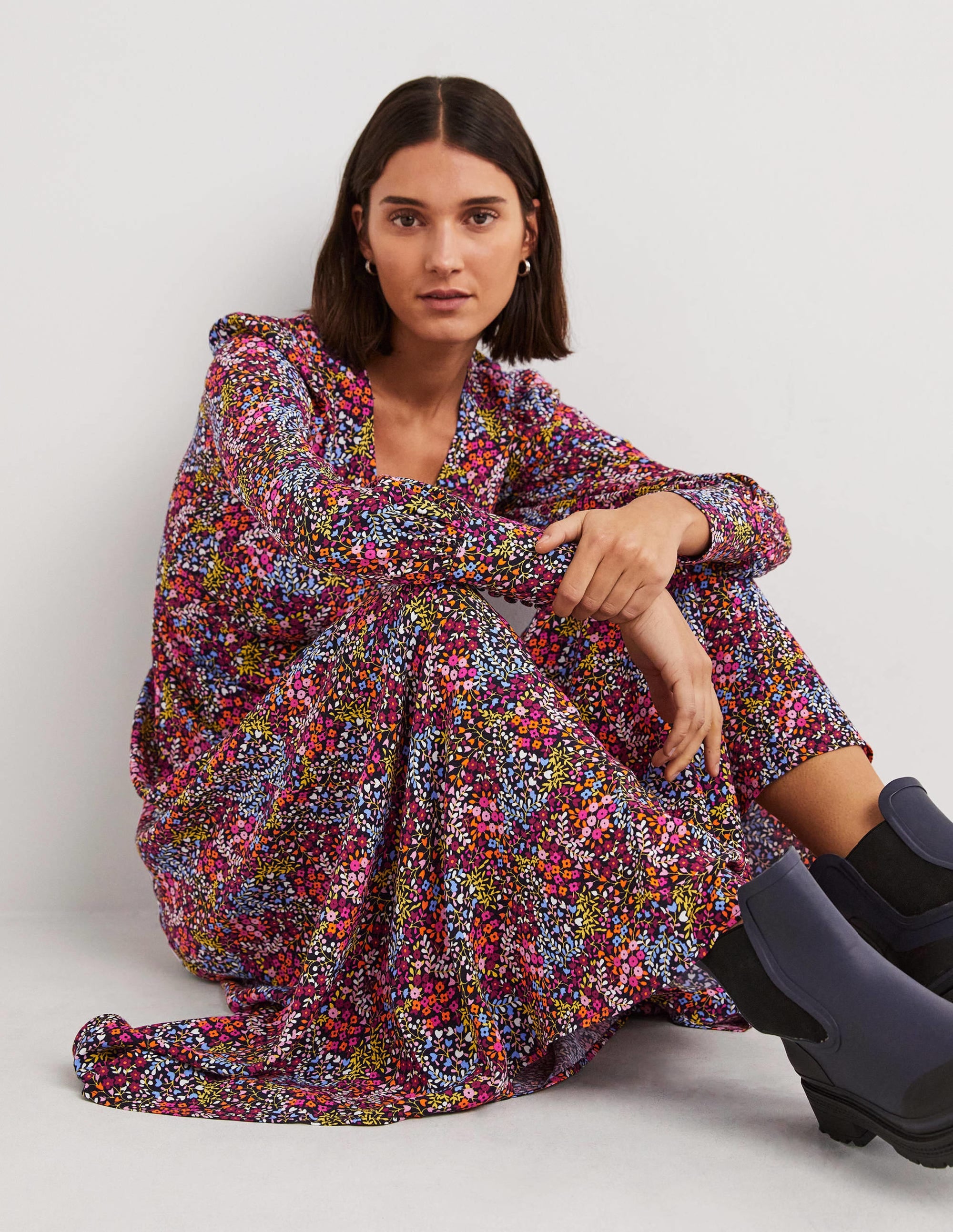 Maxikleid in Empire-Form mit V-Ausschnitt-Bunt, Kleines Blumenmuster - Image 2