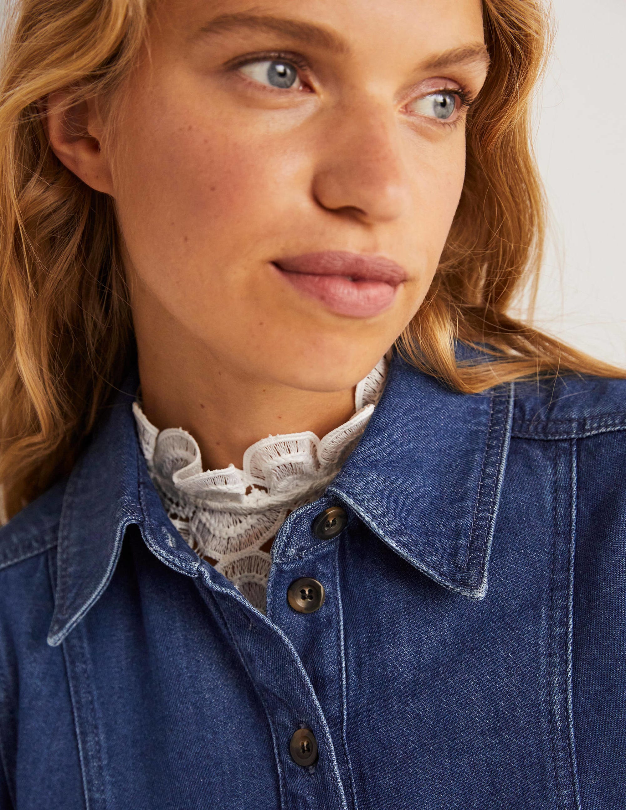 Denim-Minikleid mit Puffärmeln-Mittleres Vintageblau - Image 3