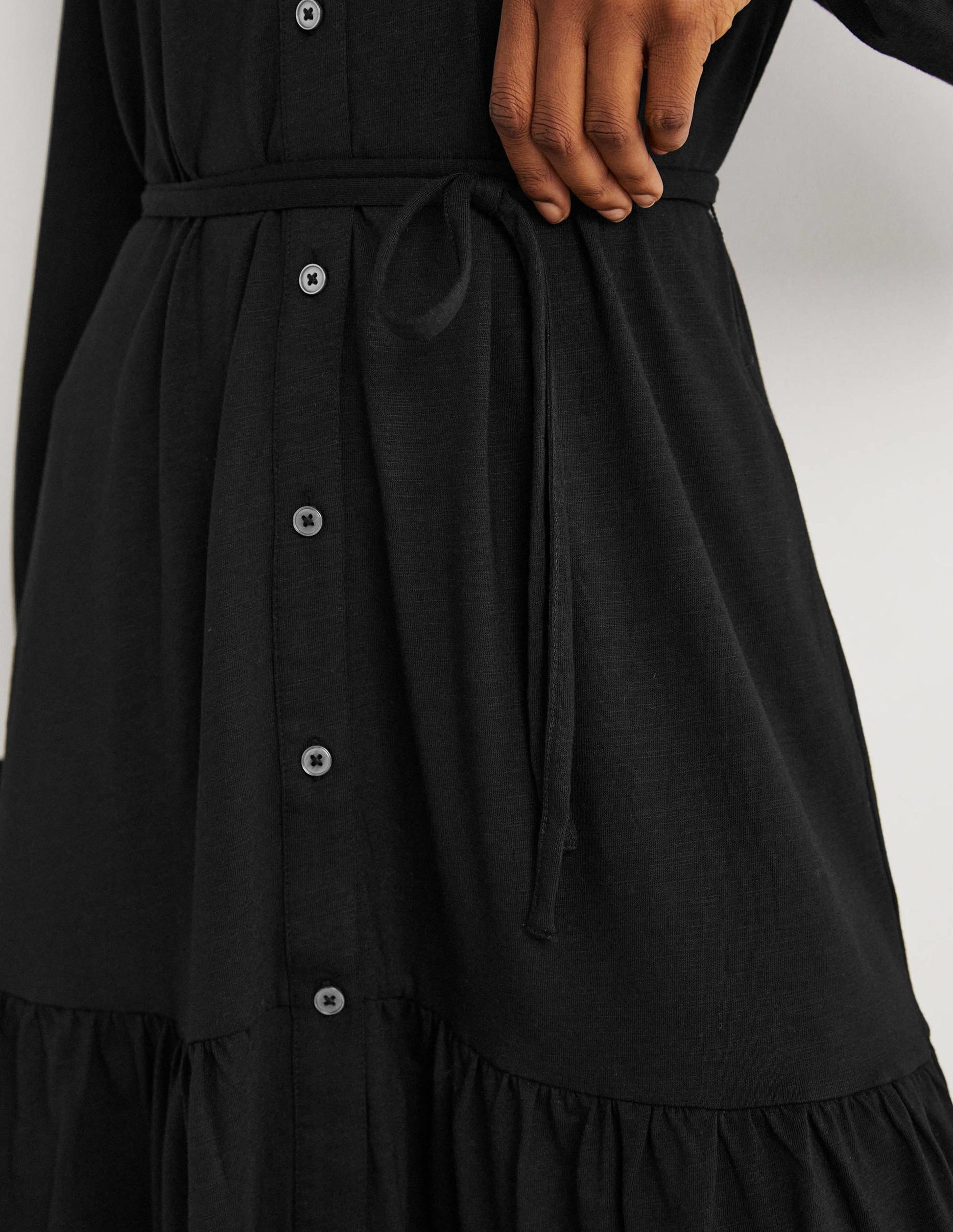Lockeres Mini-Hemdblusenkleid mit Stufen-Schwarz-2