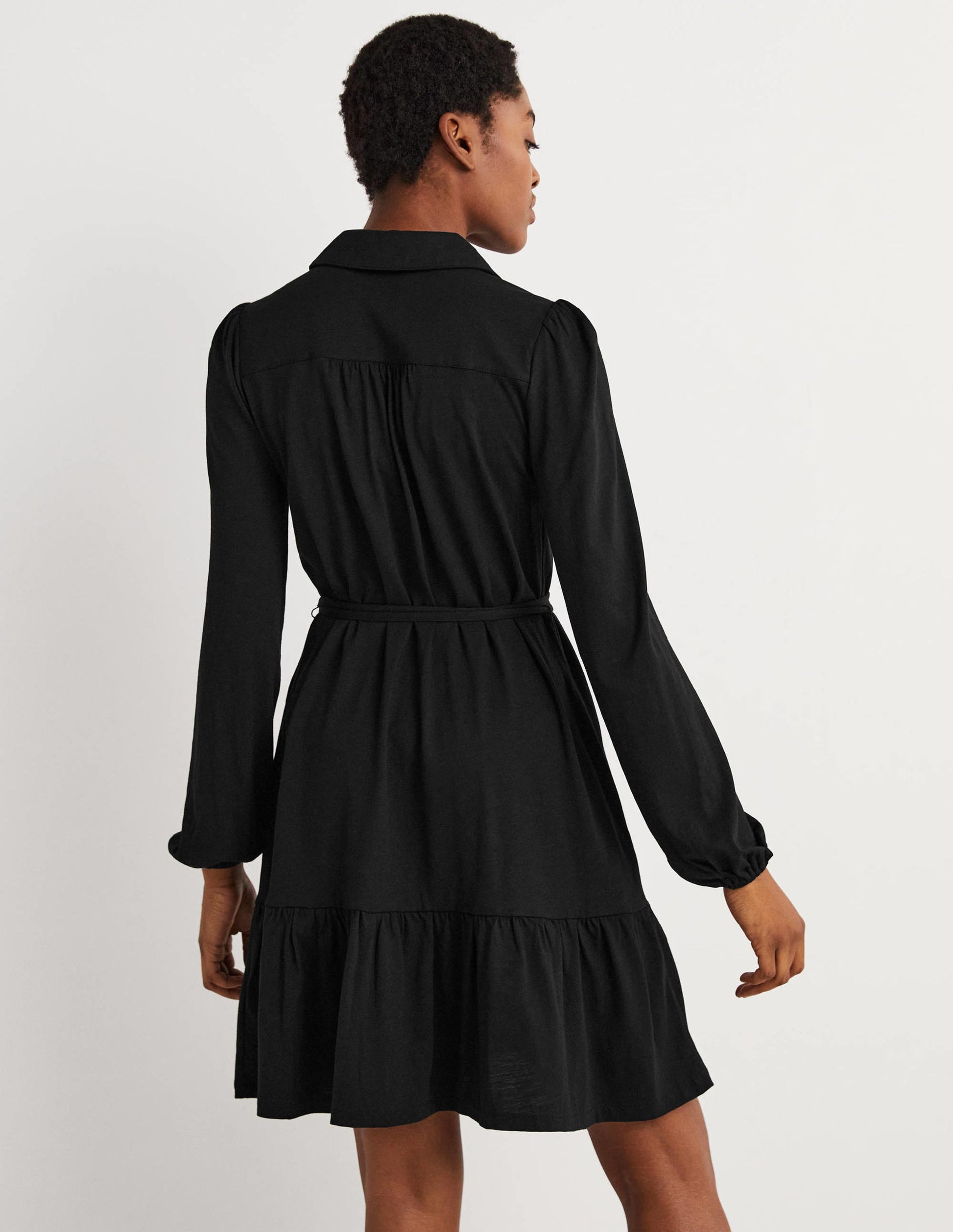 Lockeres Mini-Hemdblusenkleid mit Stufen-Schwarz-3