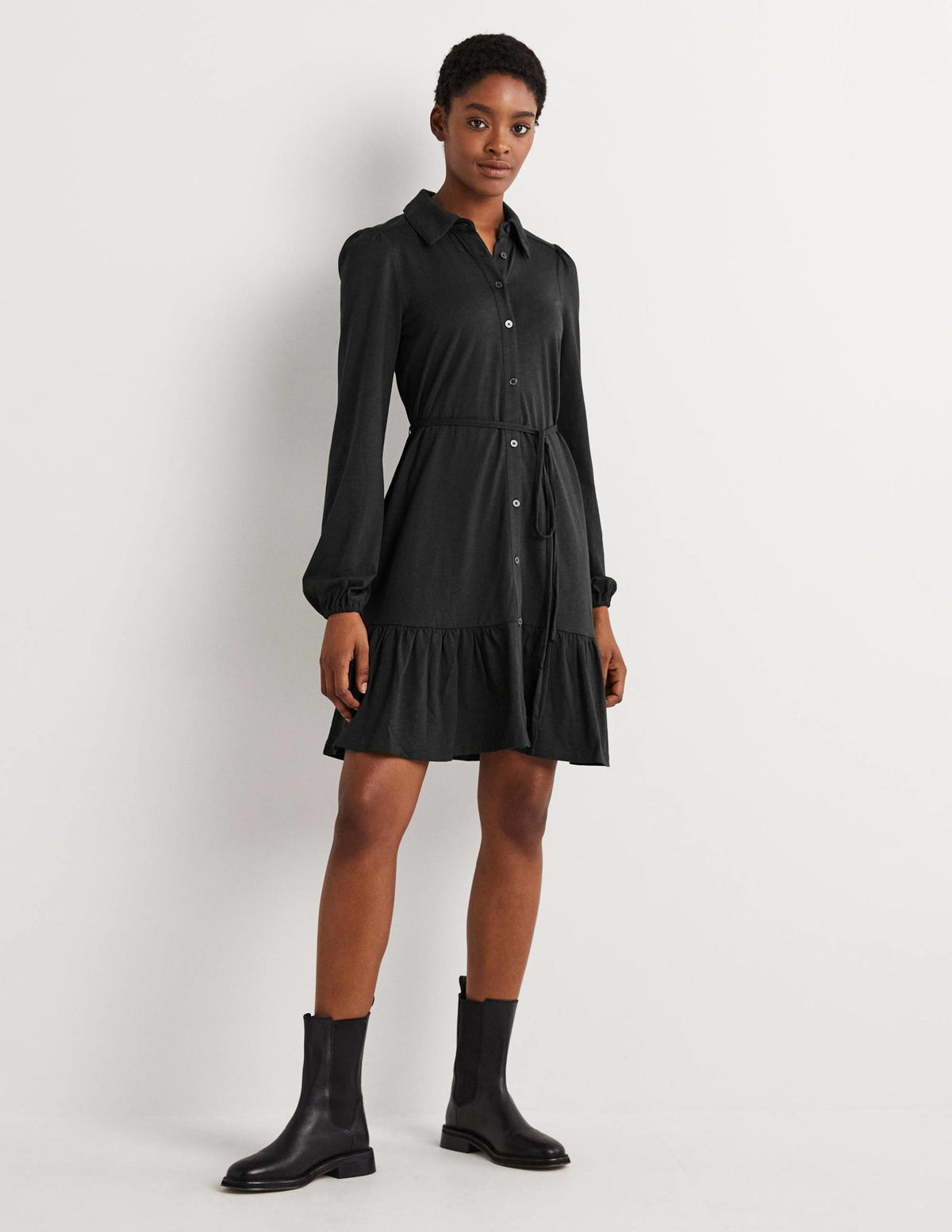 Lockeres Mini-Hemdblusenkleid mit Stufen-Kohlschwarz - Image 1