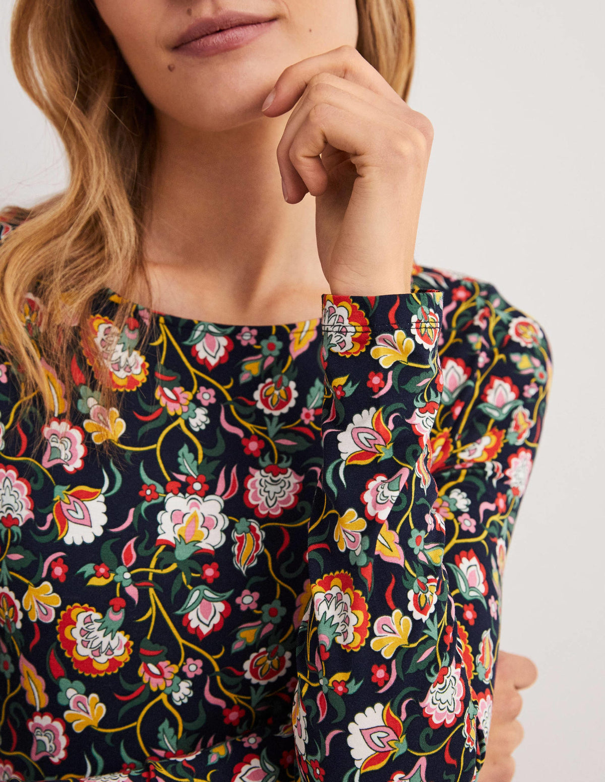 Abigail Jerseykleid-Französisches Navy, Üppige Blumen - Image 2