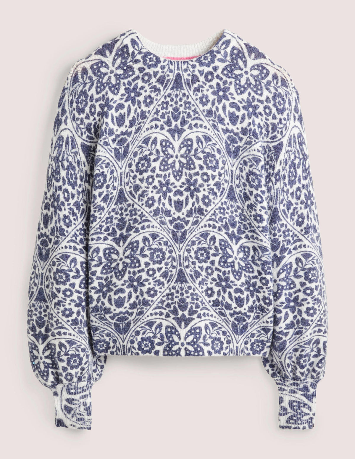 Pull duveteux à manches blousantes-Ivoire, motif Heart Bloom bleu marine - Image 5