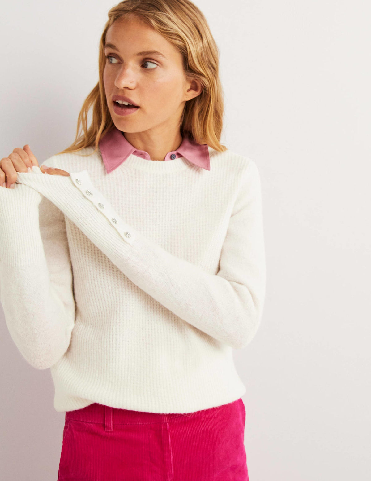 Flauschiger Pullover mit Schmucksteinknöpfen-Naturweiß-5