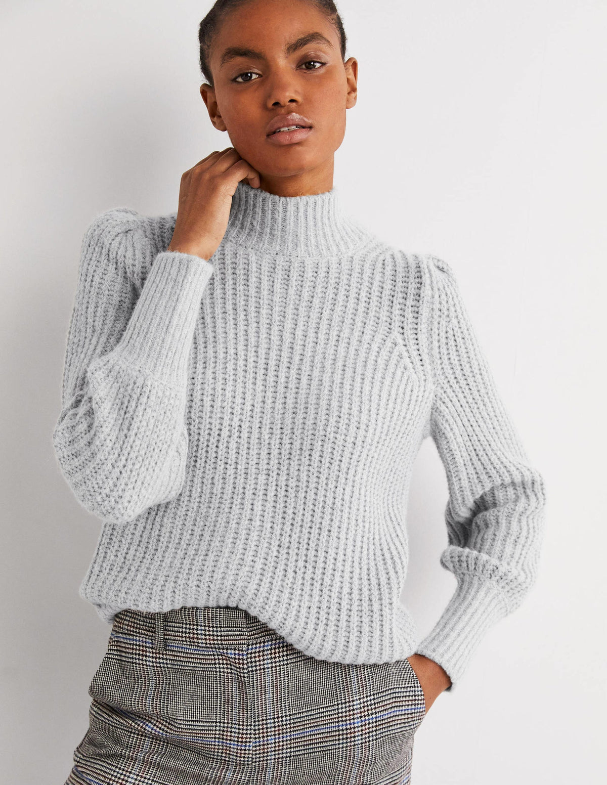 Flauschiger Rippstrickpullover mit hohem Kragen-Grau Melange-4