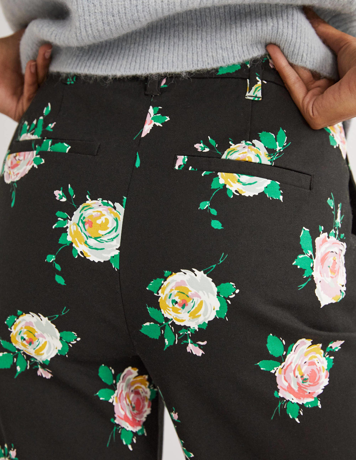 Richmond Hose mit hoher Taille-Schwarz, Gemalte Rosen-4