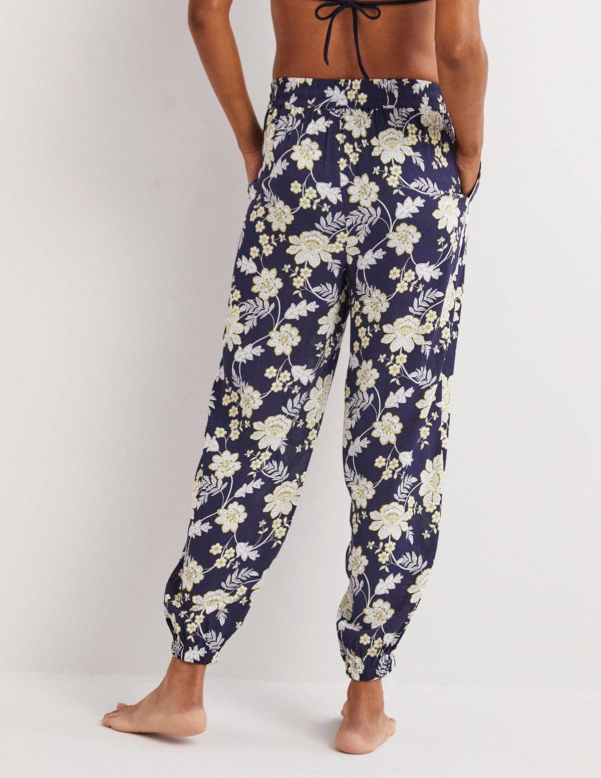 Schmal zulaufende Crinkle-Hose-Französisches Navy, Chintz-Blumen-3