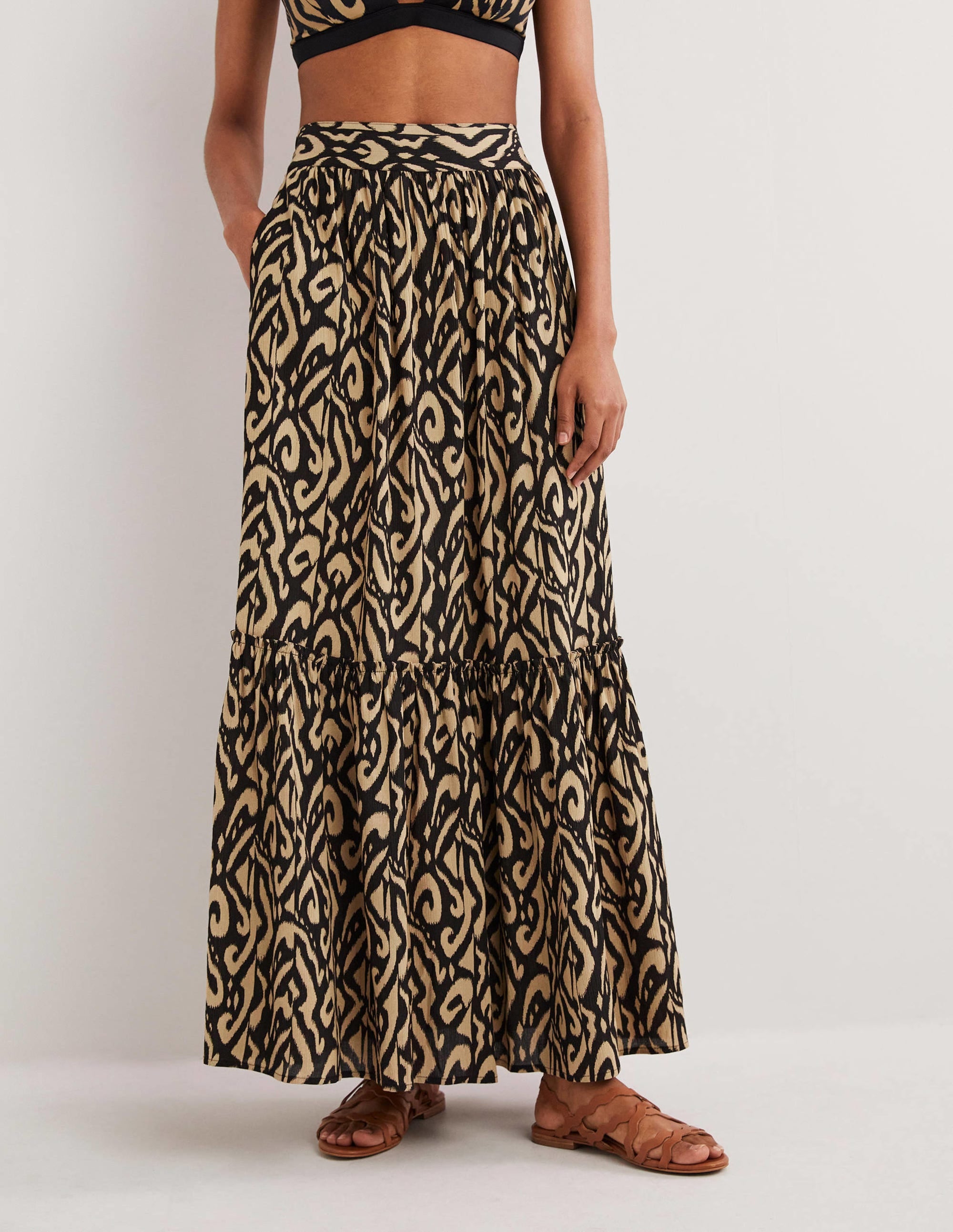 Grace Crinkle-Maxirock-Schwarz, Ikat-Muster - Image 2