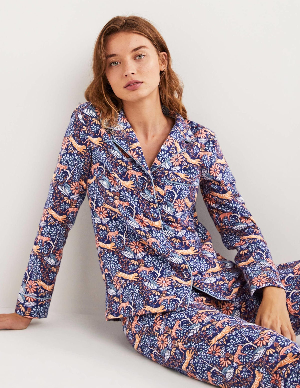 Blue Safari Bloom Cosy Pyjama Set-Gedecktes Orange, Safariblüten - Image 1