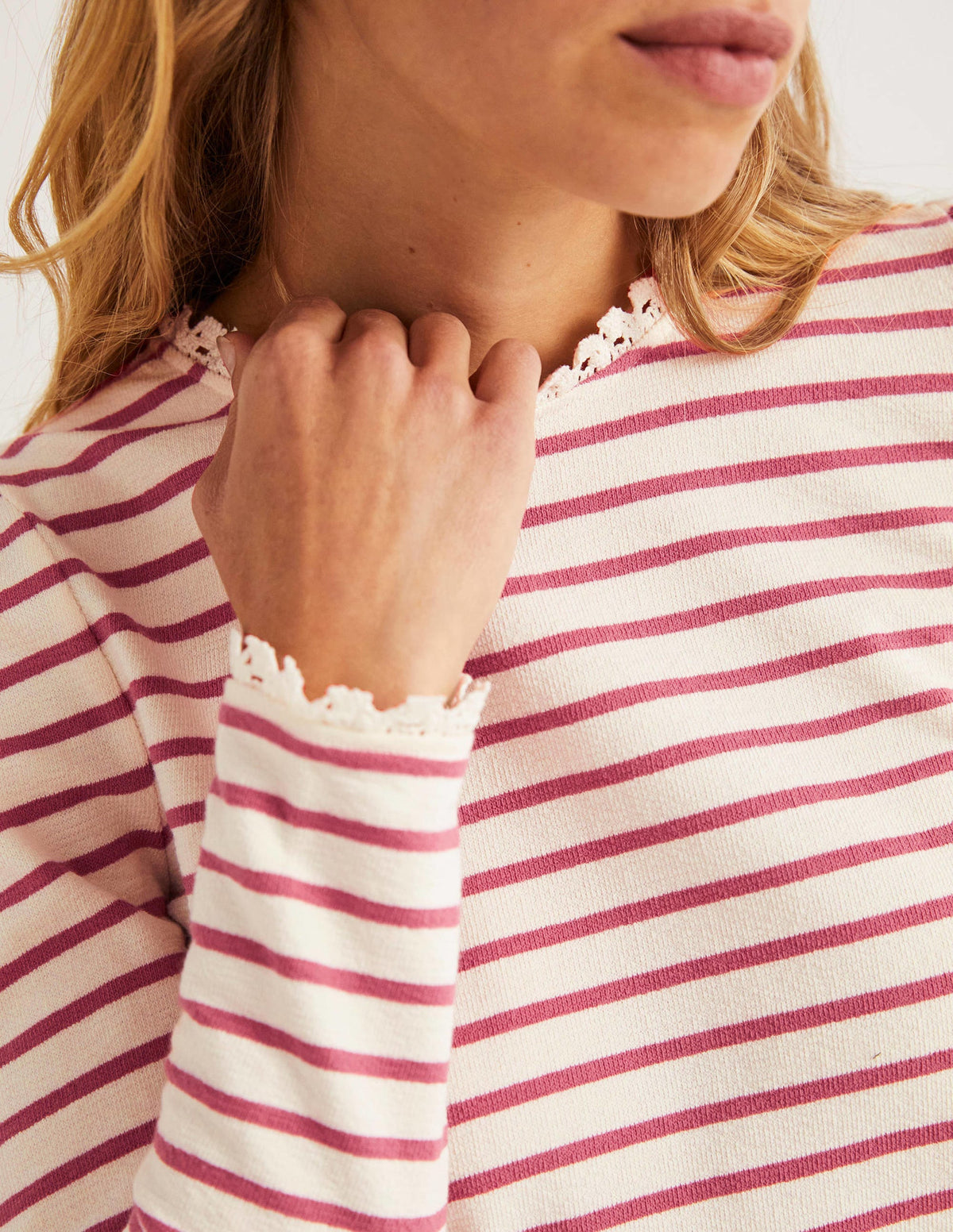 Top col rond à détails crochetés-Ivory, Dusty Red Stripe-2