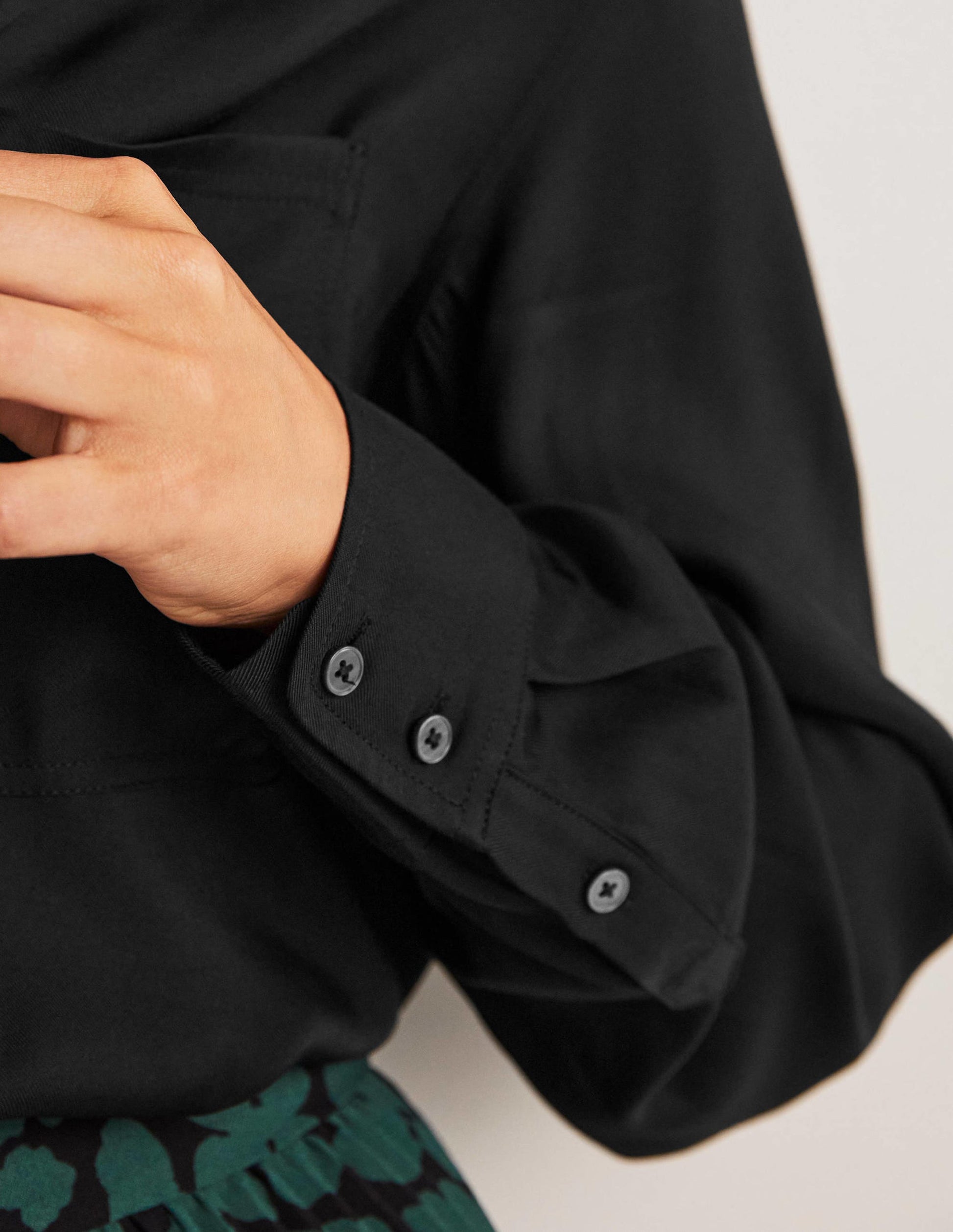 Langes Hemd mit Taschen-Schwarz-2