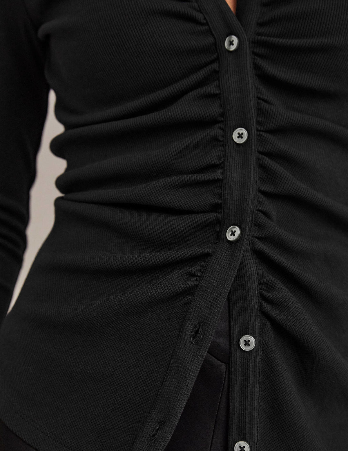 Vorne gerafftes Jerseyhemd-Schwarz - Image 4