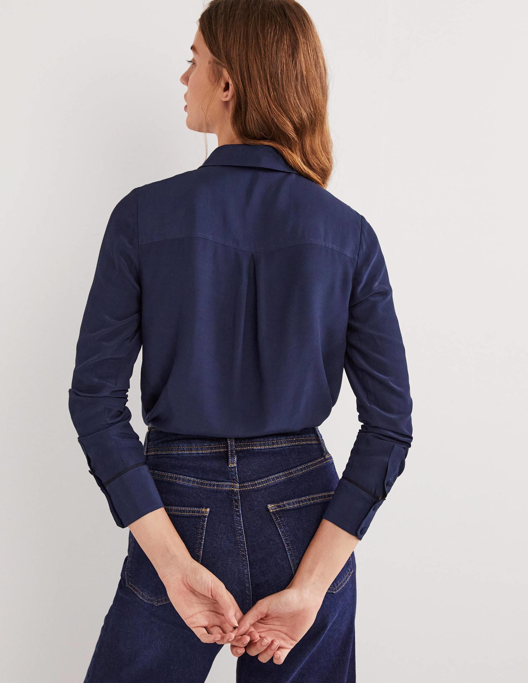 Chemise intemporelle à nœud-Bleu marine - Image 3