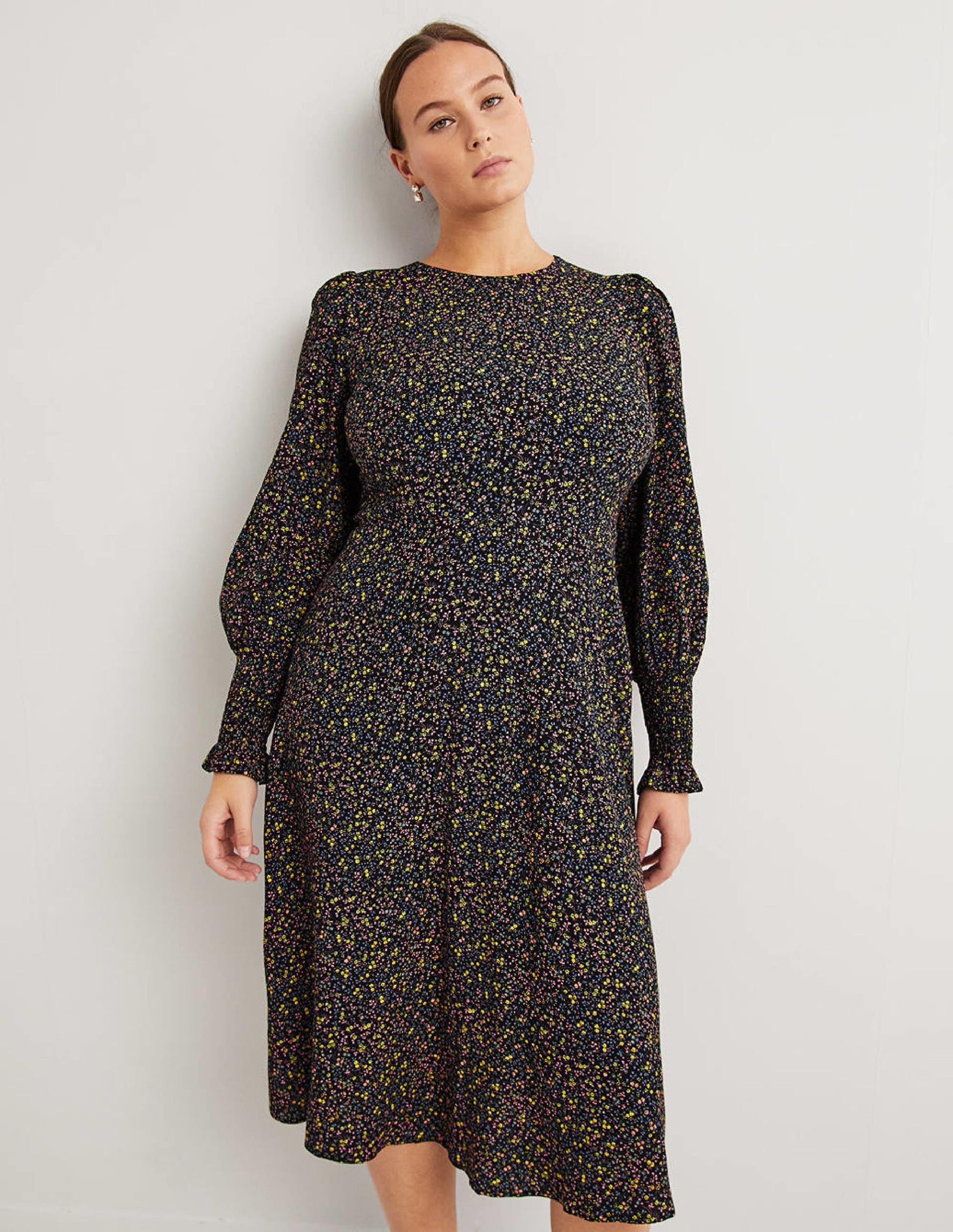 Midikleid mit gesmokten Bündchen-Schwarz, Wildranke-4