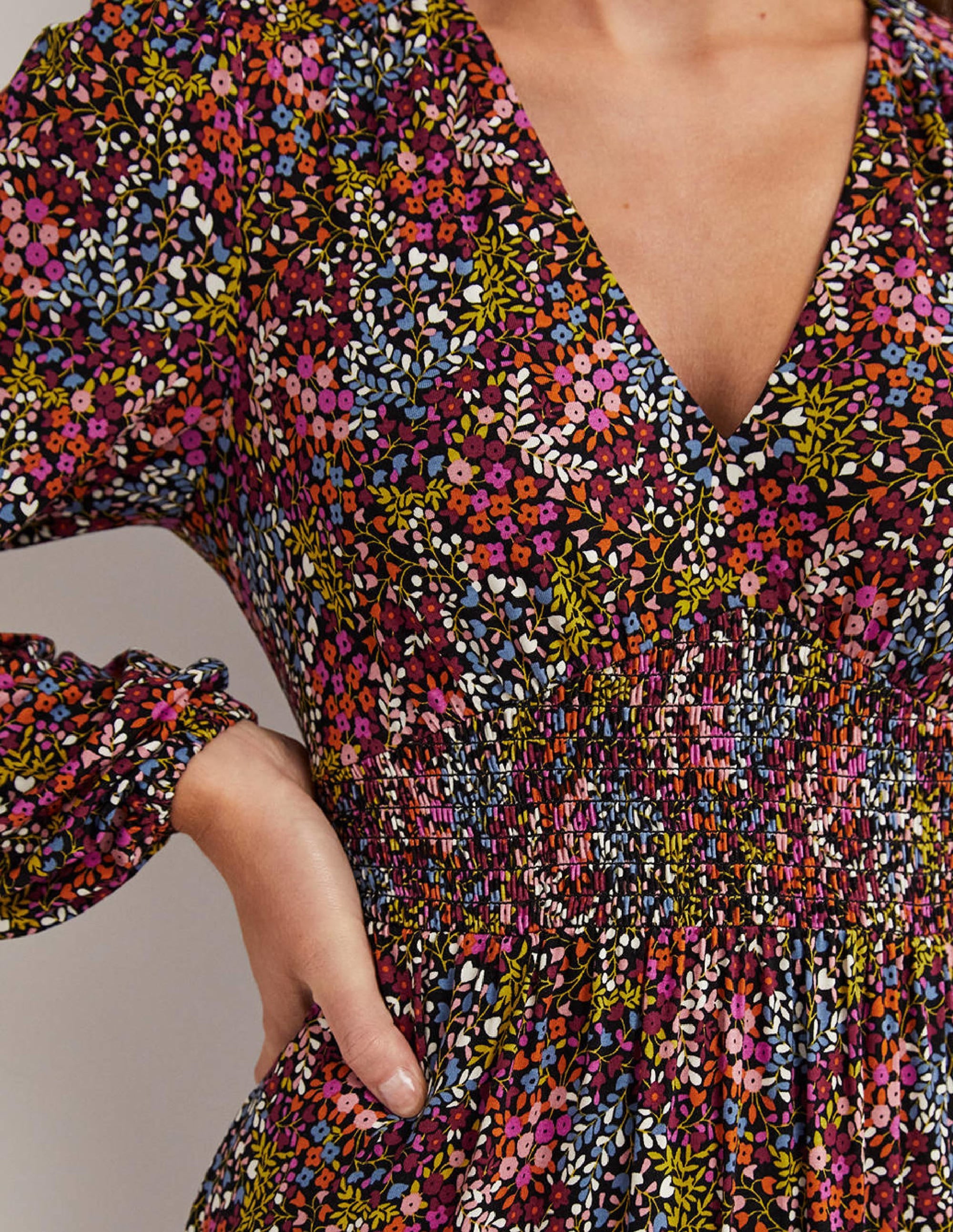Gestuftes Jersey-Minikleid-Bunt, Kleines Blumenmuster - Image 2