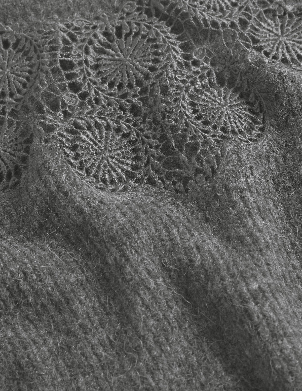 Pull duveteux brodé-Broderie anthracite chiné-6
