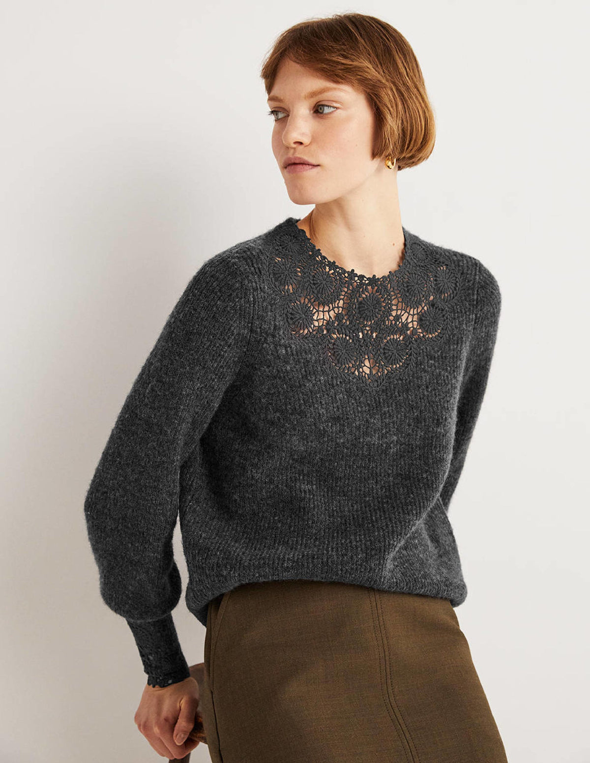 Pull duveteux brodé-Broderie anthracite chiné - Image 4