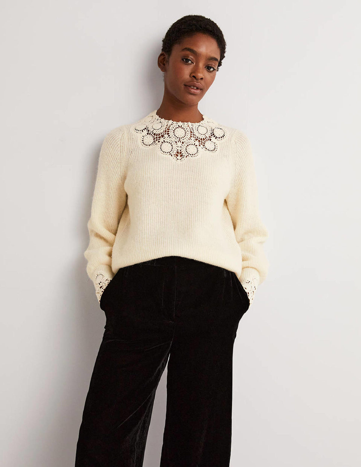 Flauschiger Pullover mit Stickerei-Warmes Naturweiß, Stickerei - Image 1