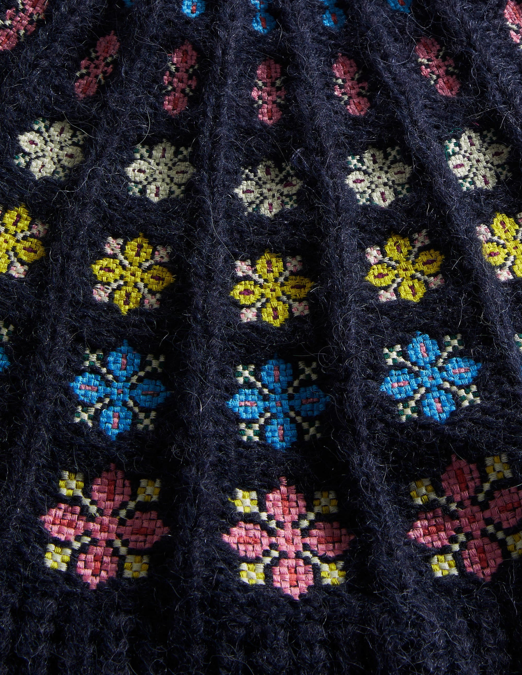 Flauschiger Pullover mit Stickerei-Navy/Bunt, Stickerei - Image 6