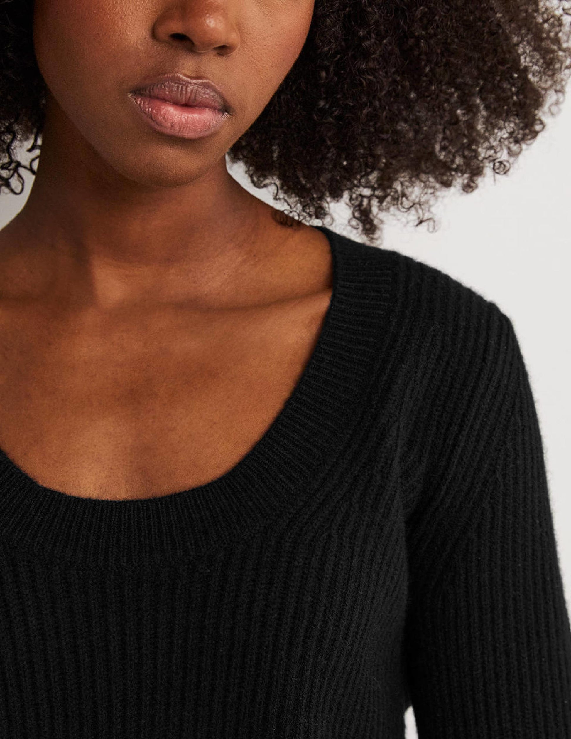 Kaschmirpullover mit Rundhalsausschnitt-Schwarz-2