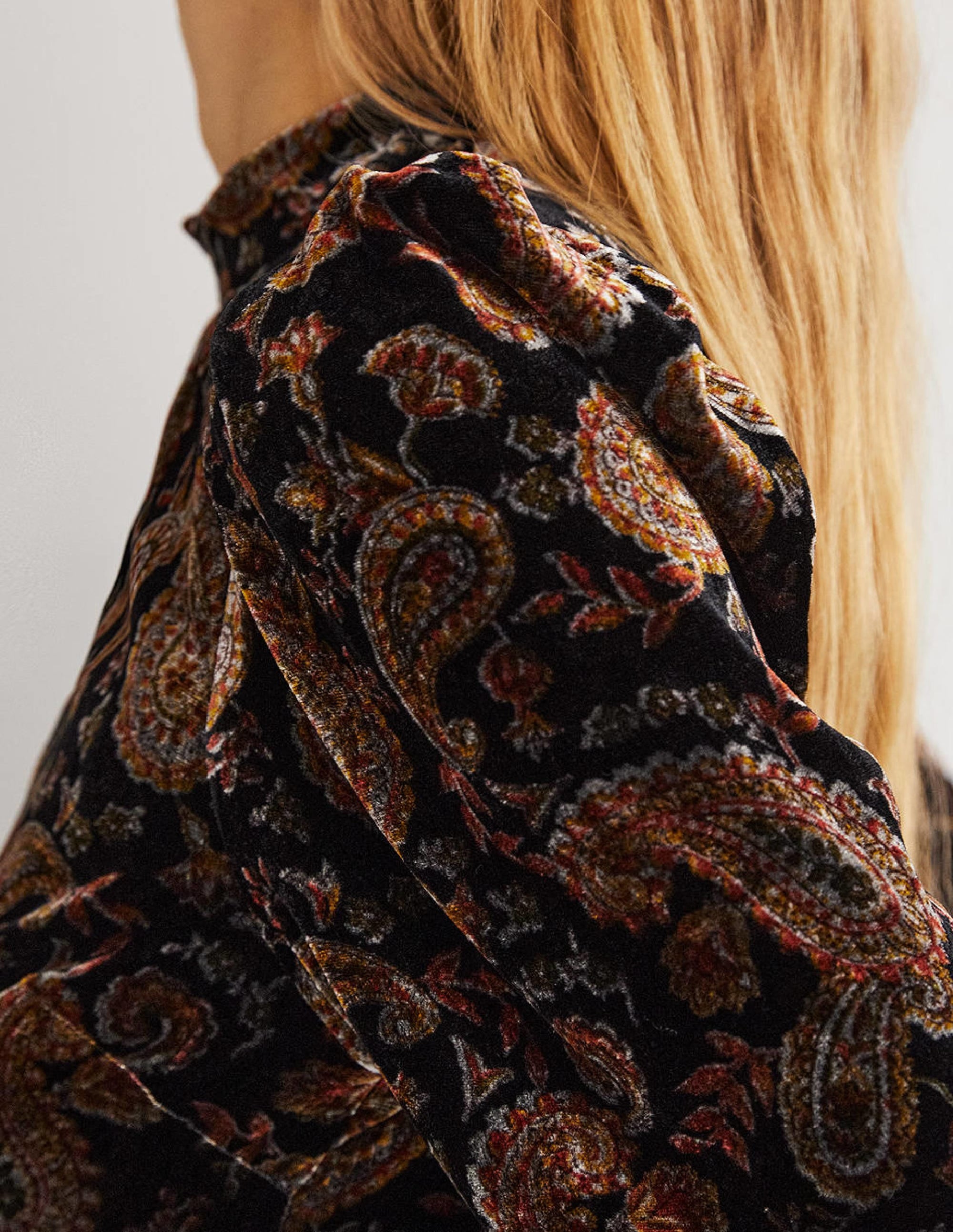 Black Paisley Mutton Sleeve Velvet Top-Schwarz, Paisleymuster - Image 2