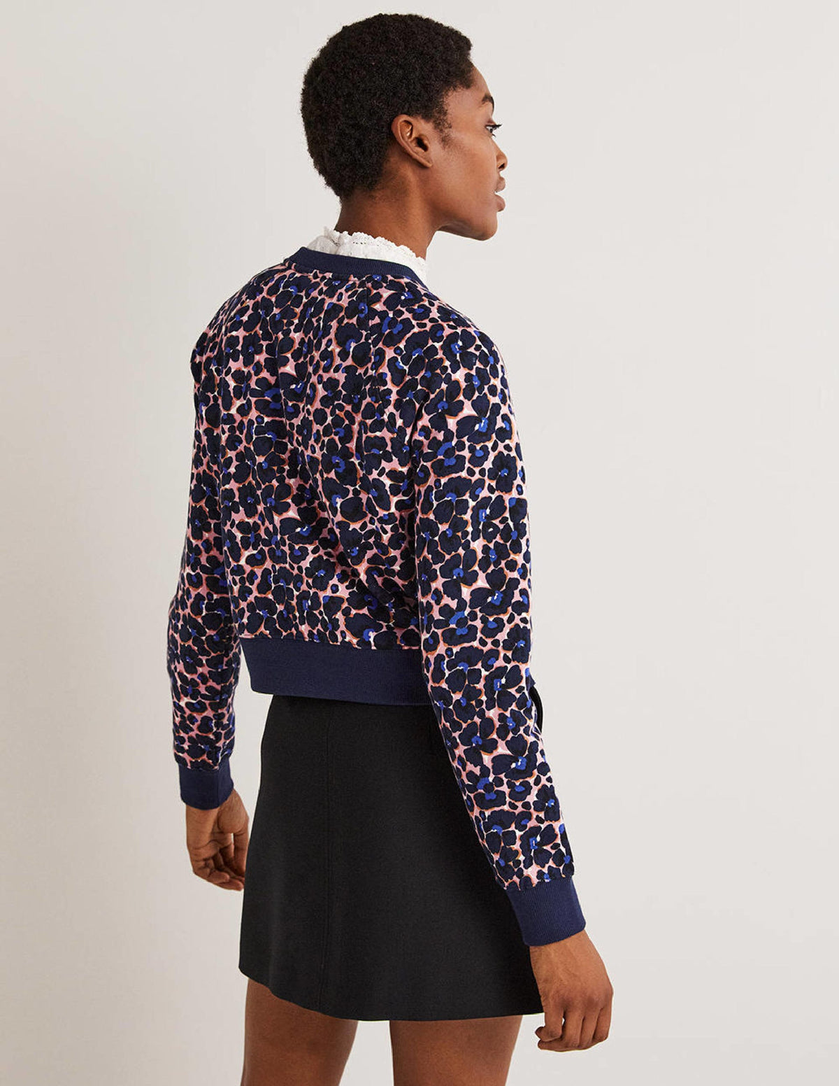 Sweat court à manches raglan-Bleu marine foncé, motif Abstract Bud-3
