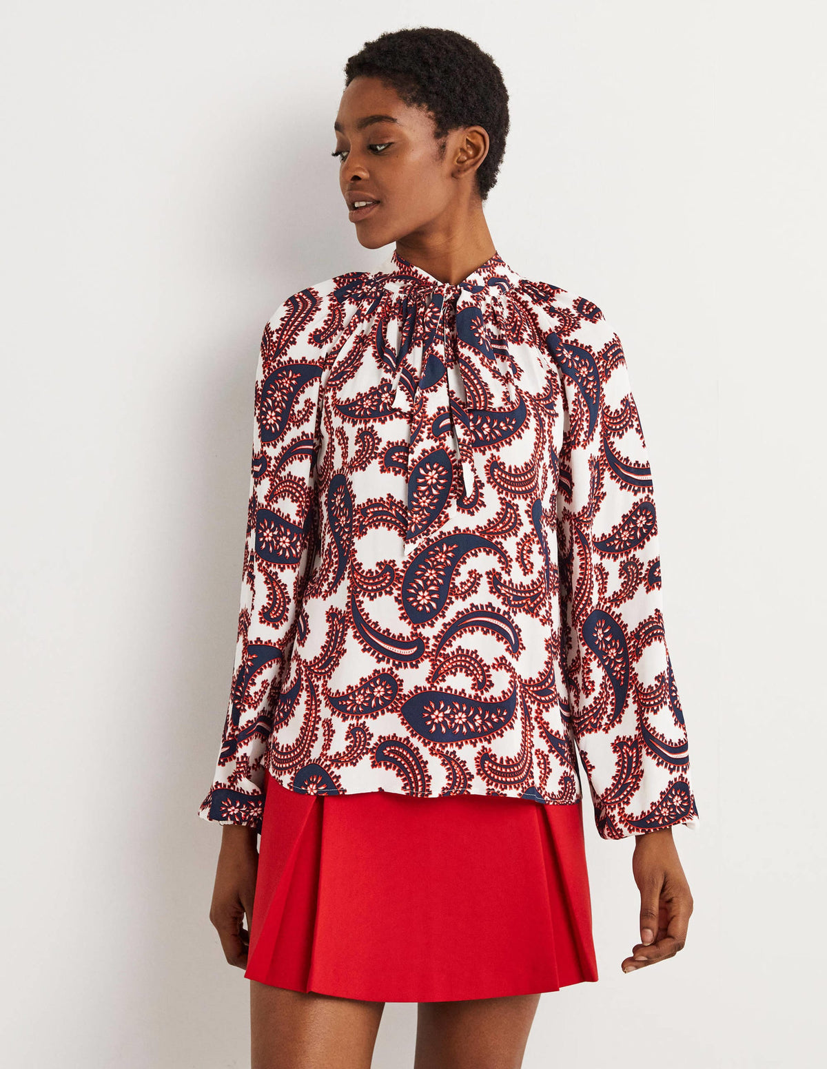 Blouse en soie à col lavallière-Ivoire, motif Paisley Cluster - Image 5