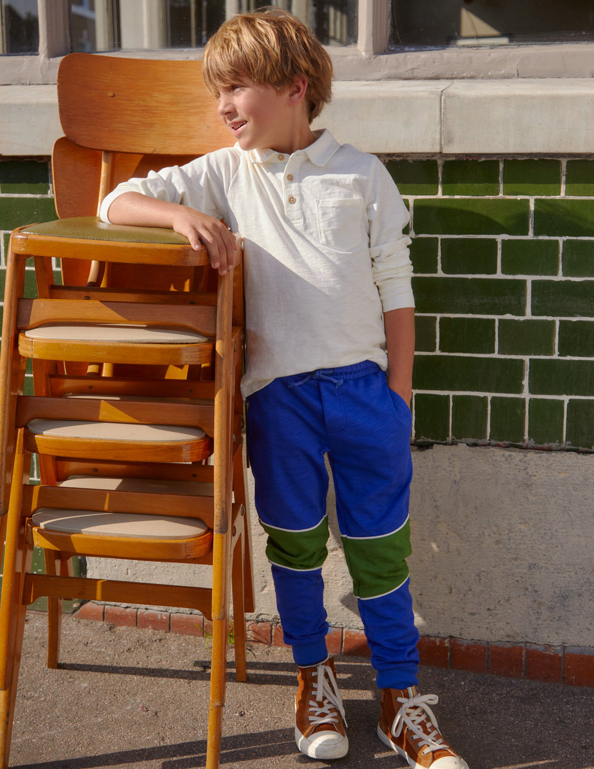 Schmal geschnittene, sportliche Jogginghose-Leuchtendes Blau-4